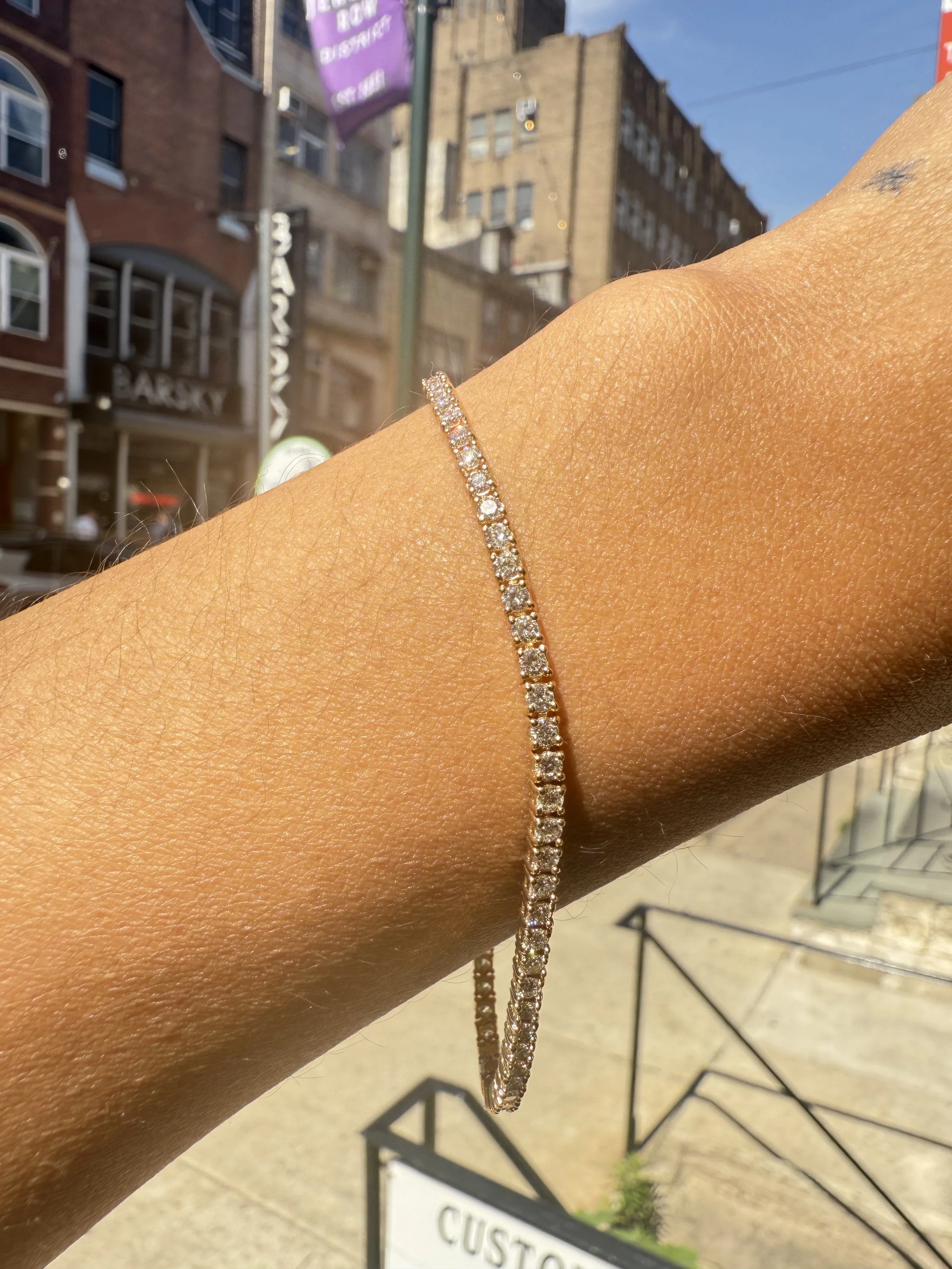 2.45 Carats Diamond Tennis Bracelet - 14K Yellow Gold