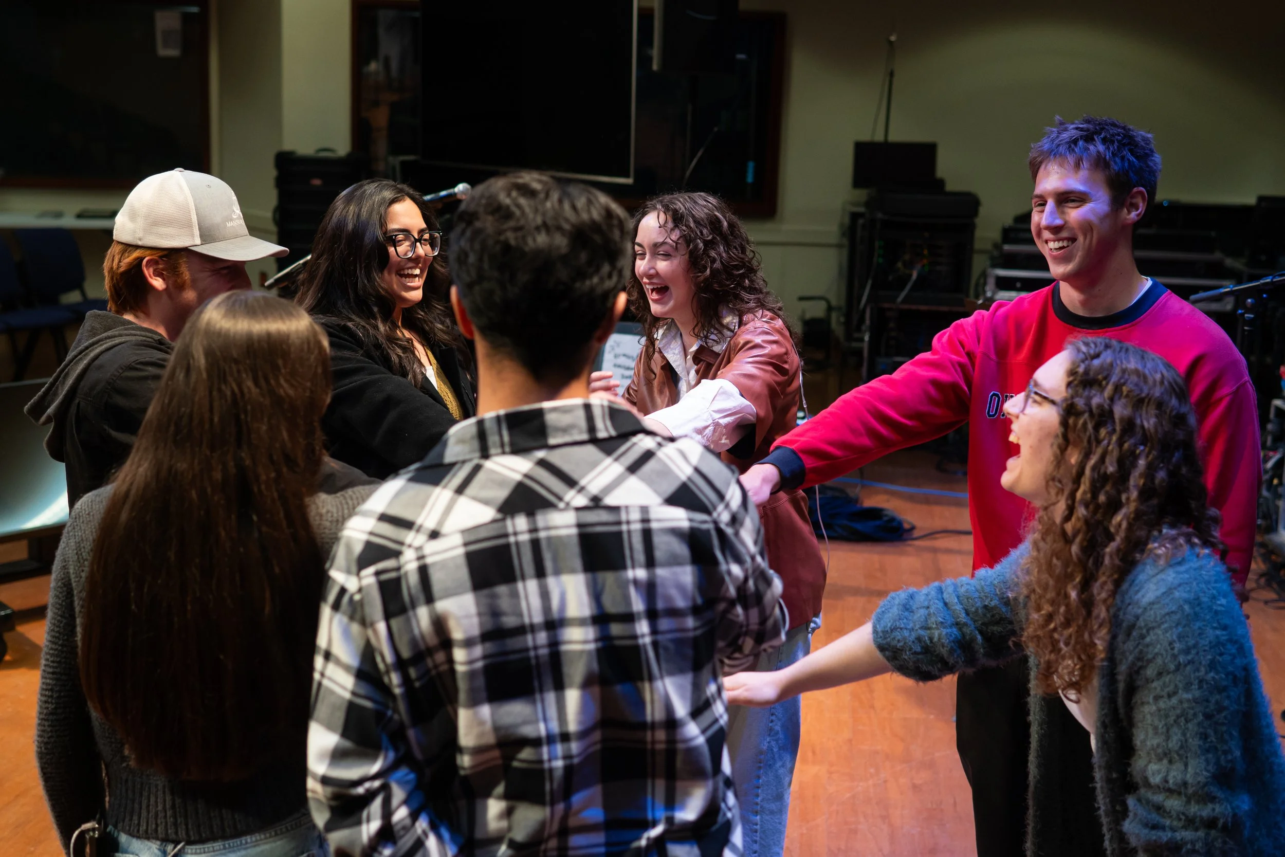 WorshipCircle_251120_Alvarado_05.jpg