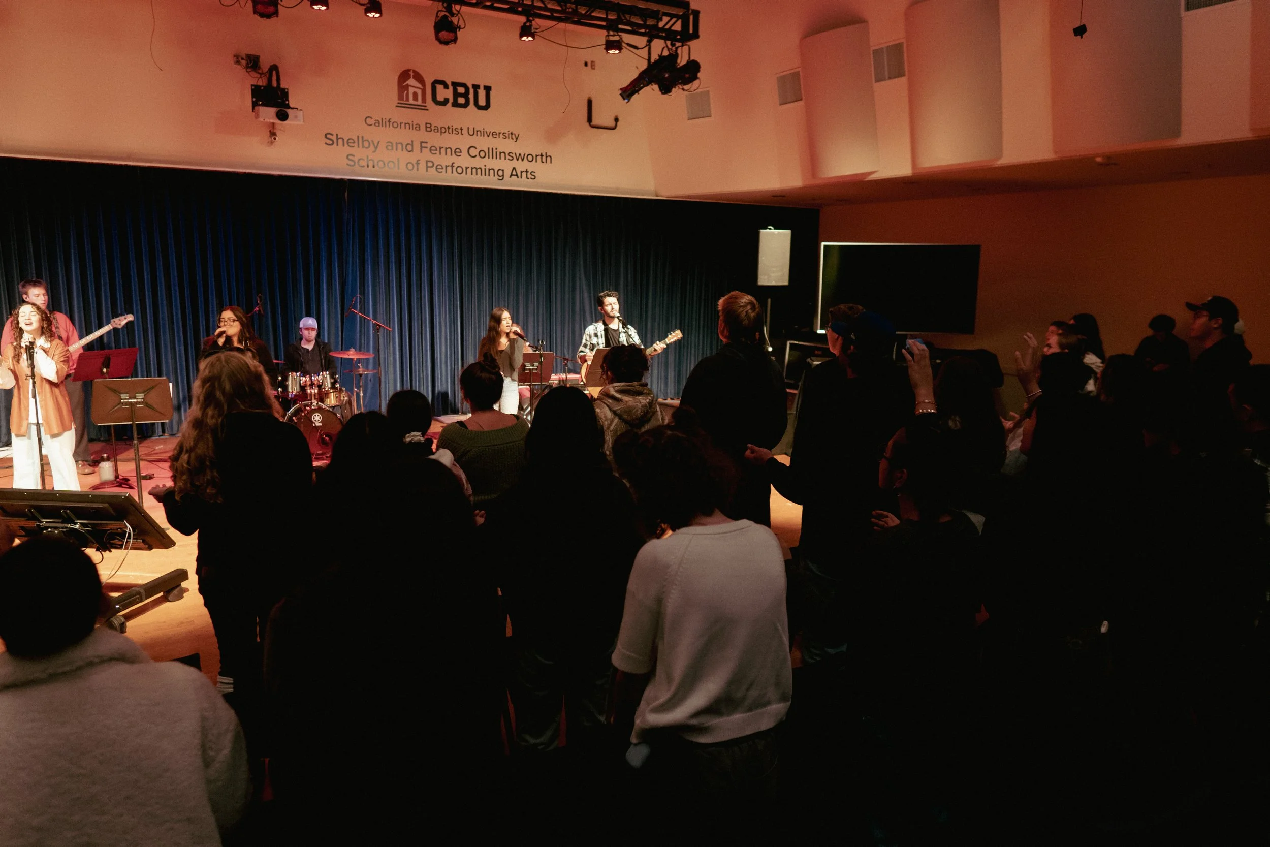 WorshipCircle_251120_Alvarado_36.jpg