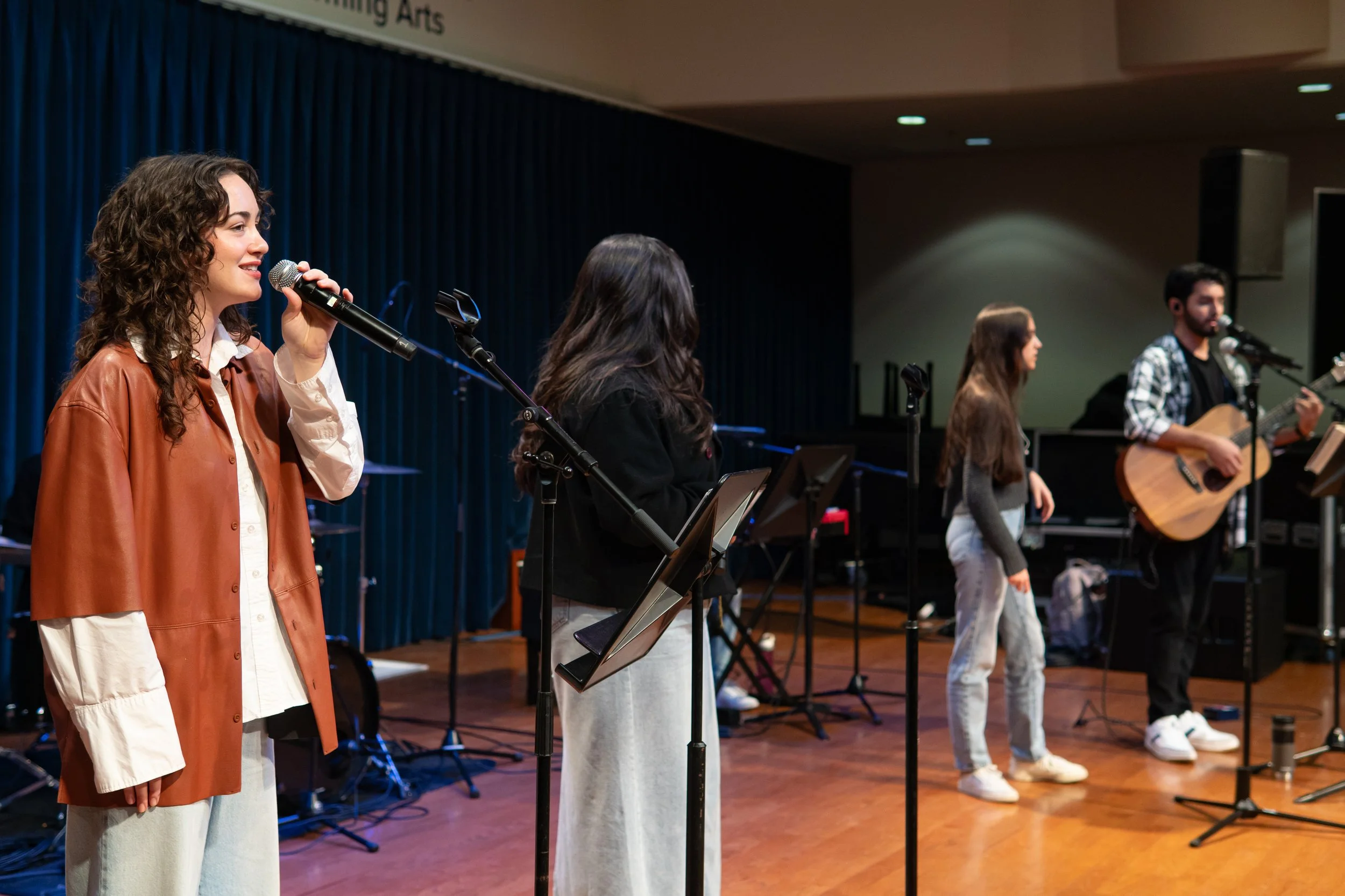 WorshipCircle_251120_Alvarado_06.jpg