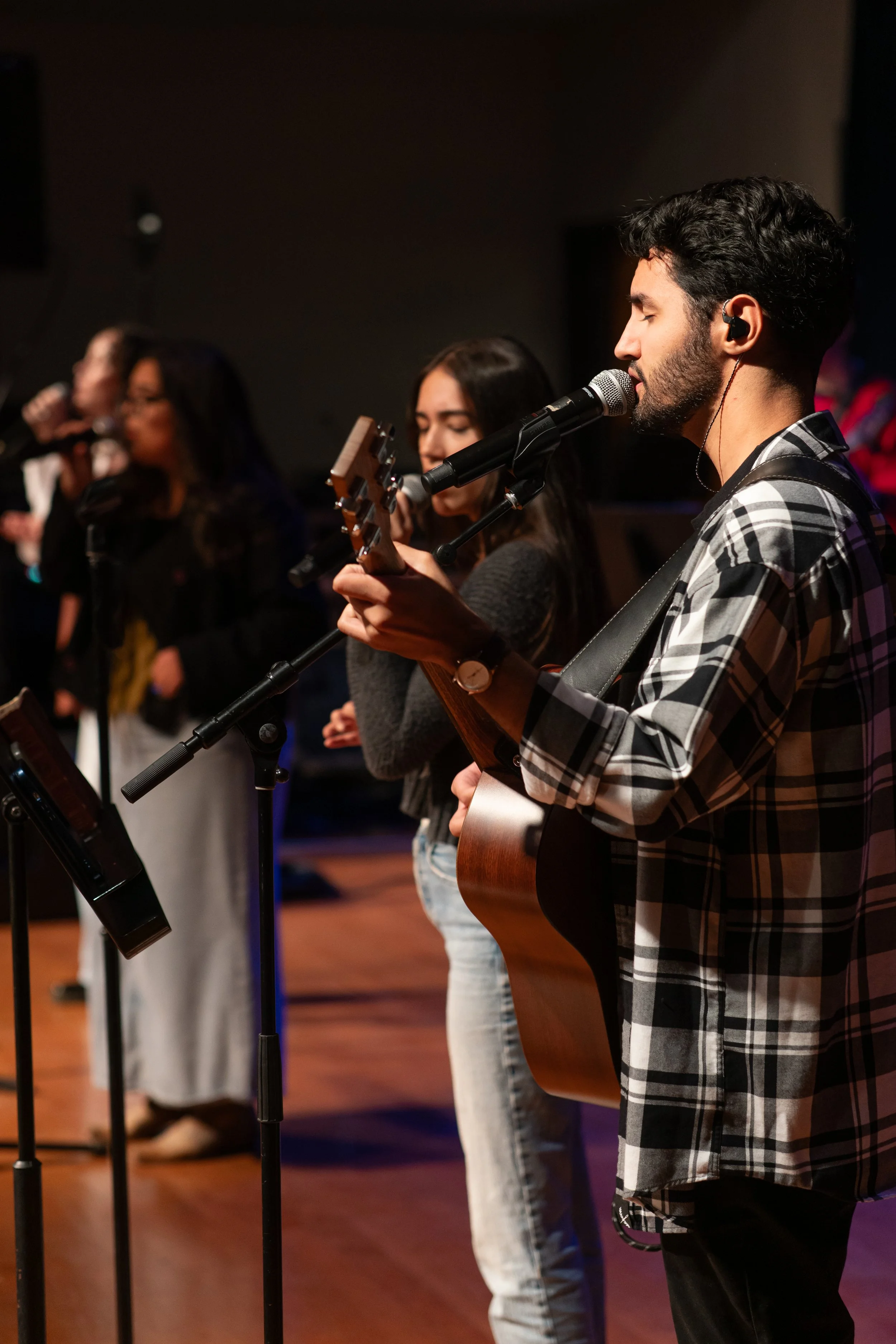 WorshipCircle_251120_Alvarado_17.jpg