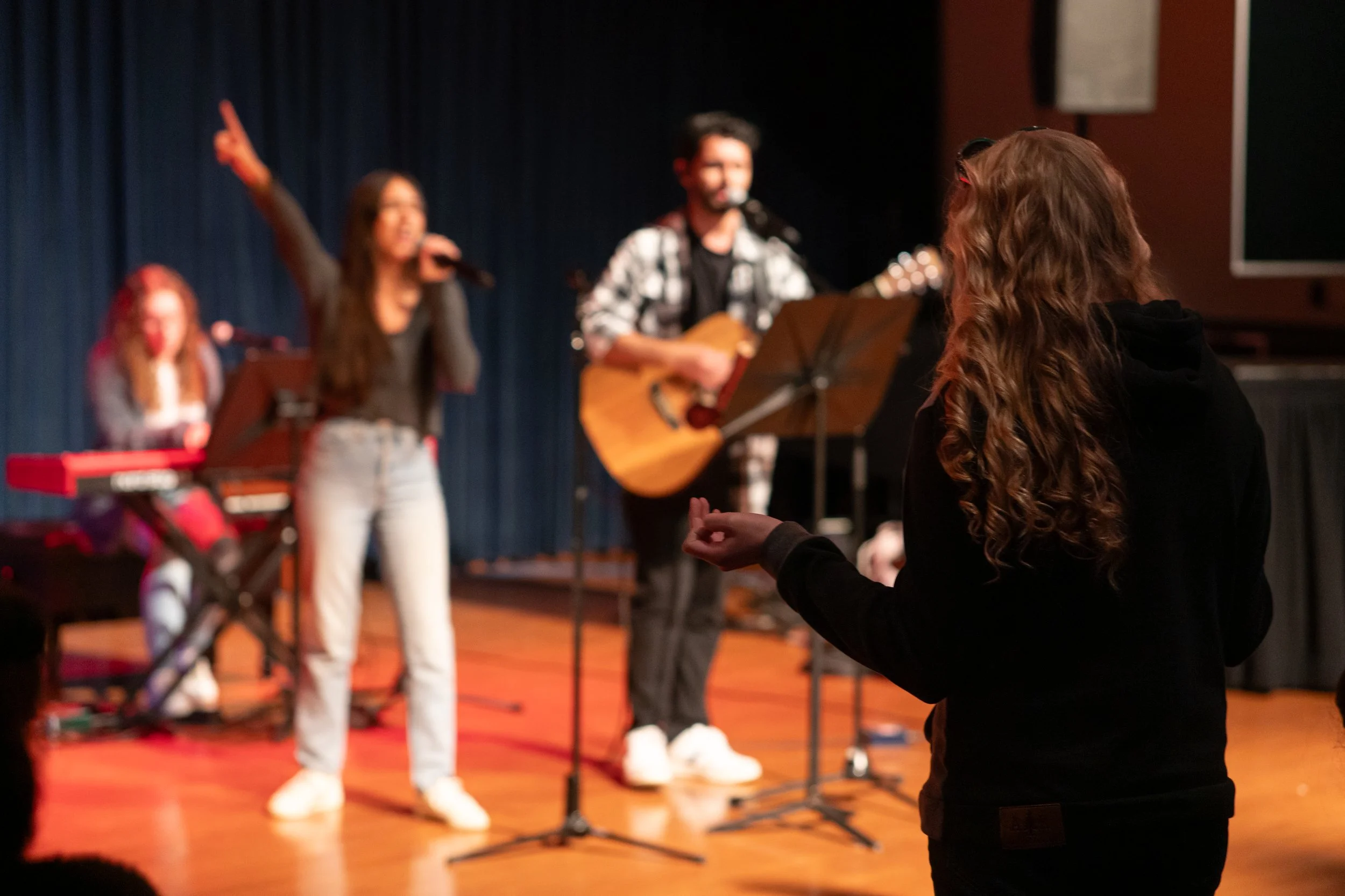 WorshipCircle_251120_Alvarado_32.jpg