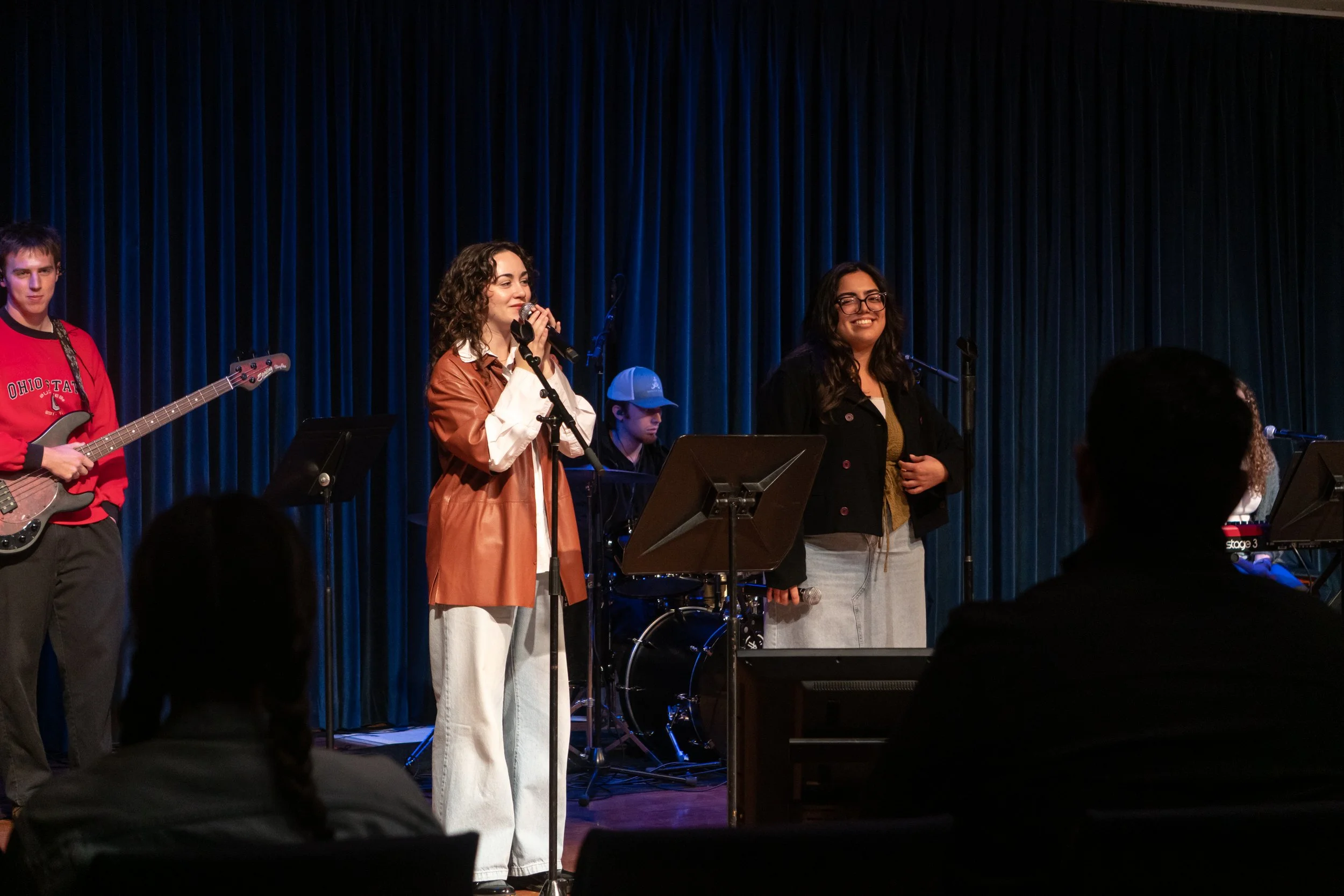 WorshipCircle_251120_Alvarado_25.jpg