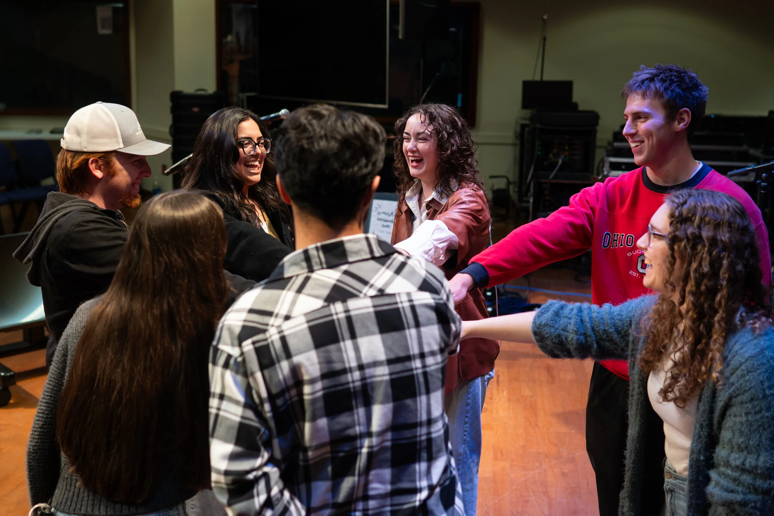 WorshipCircle_251120_Alvarado_04.jpg