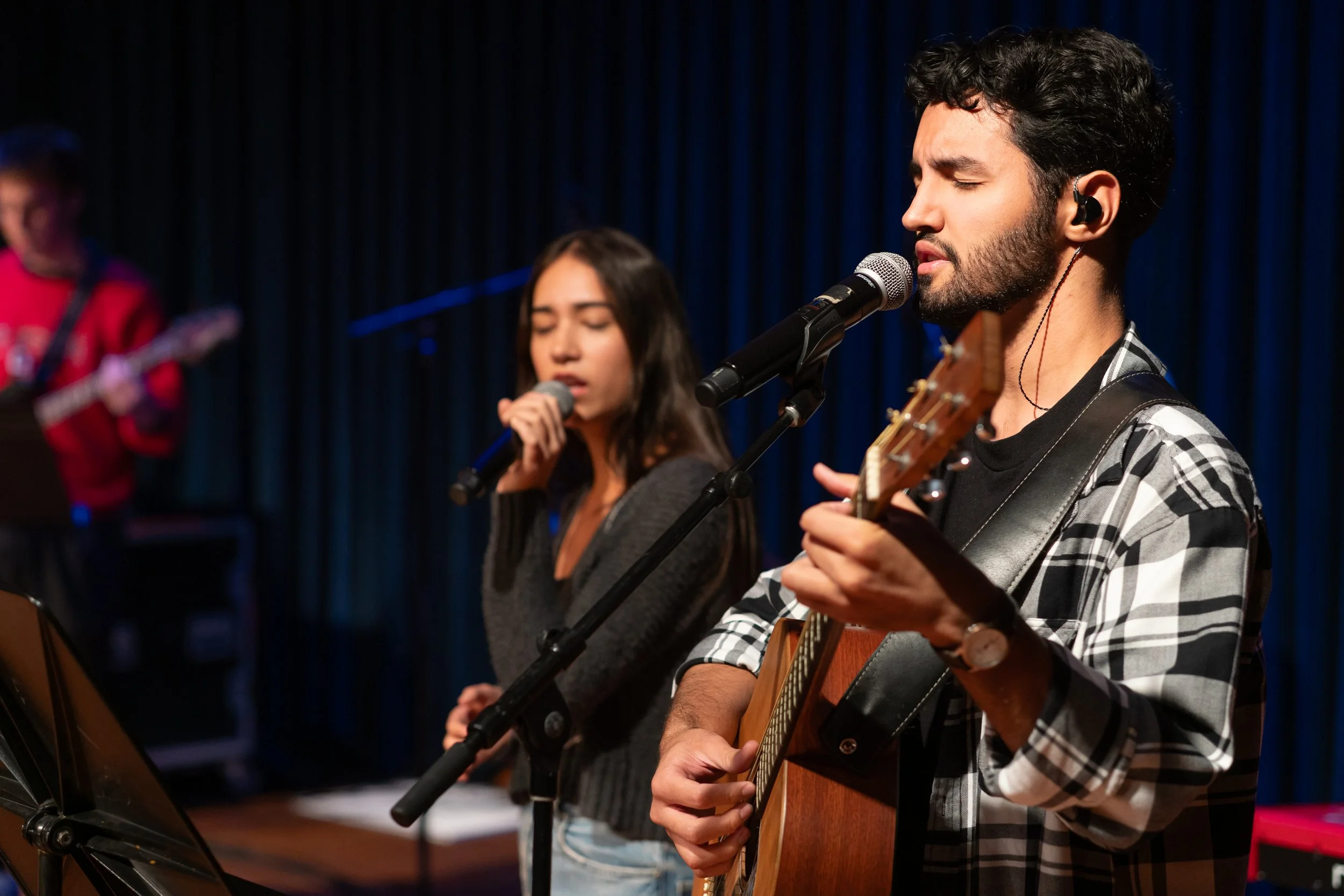 WorshipCircle_251120_Alvarado_16.jpg