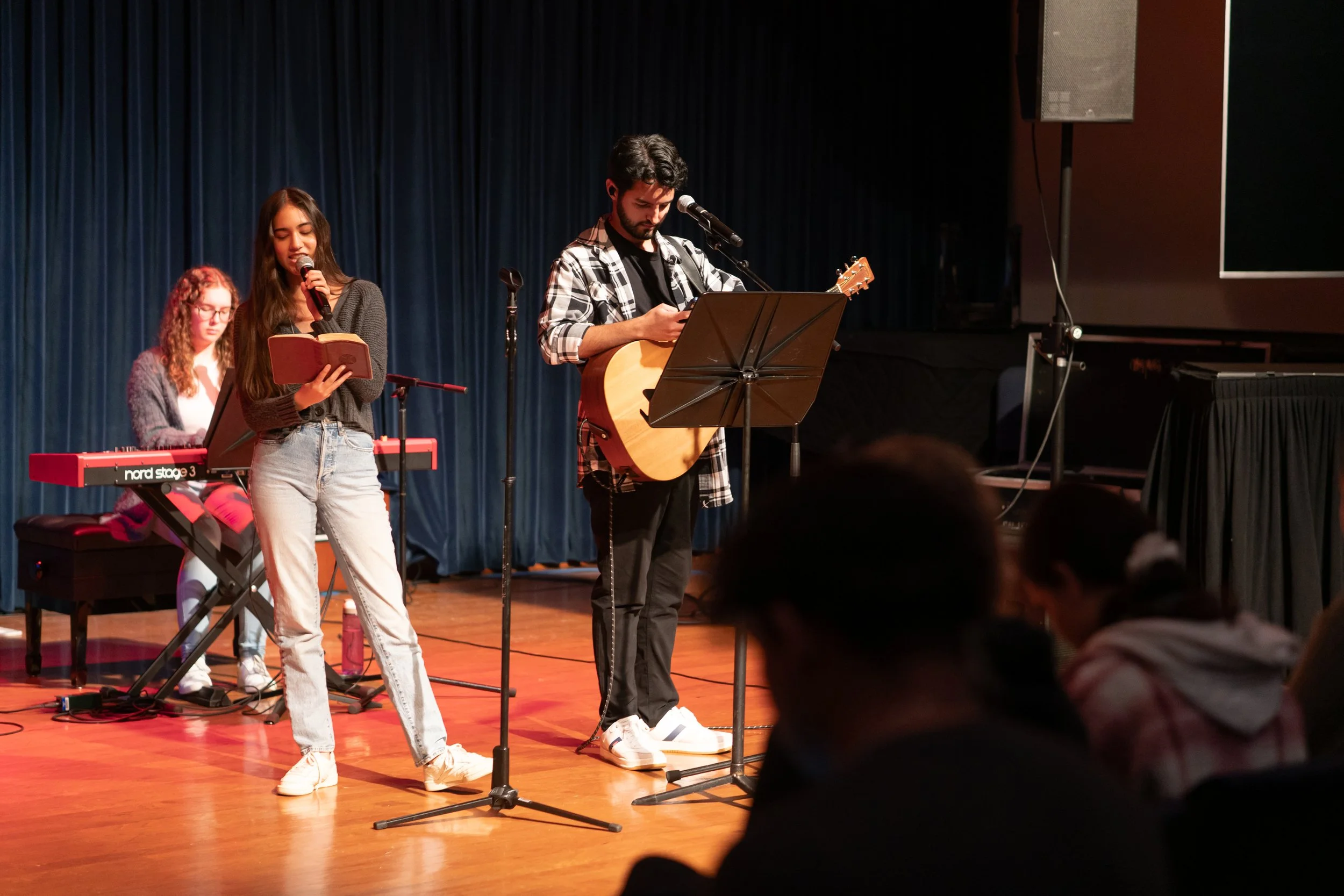 WorshipCircle_251120_Alvarado_31.jpg