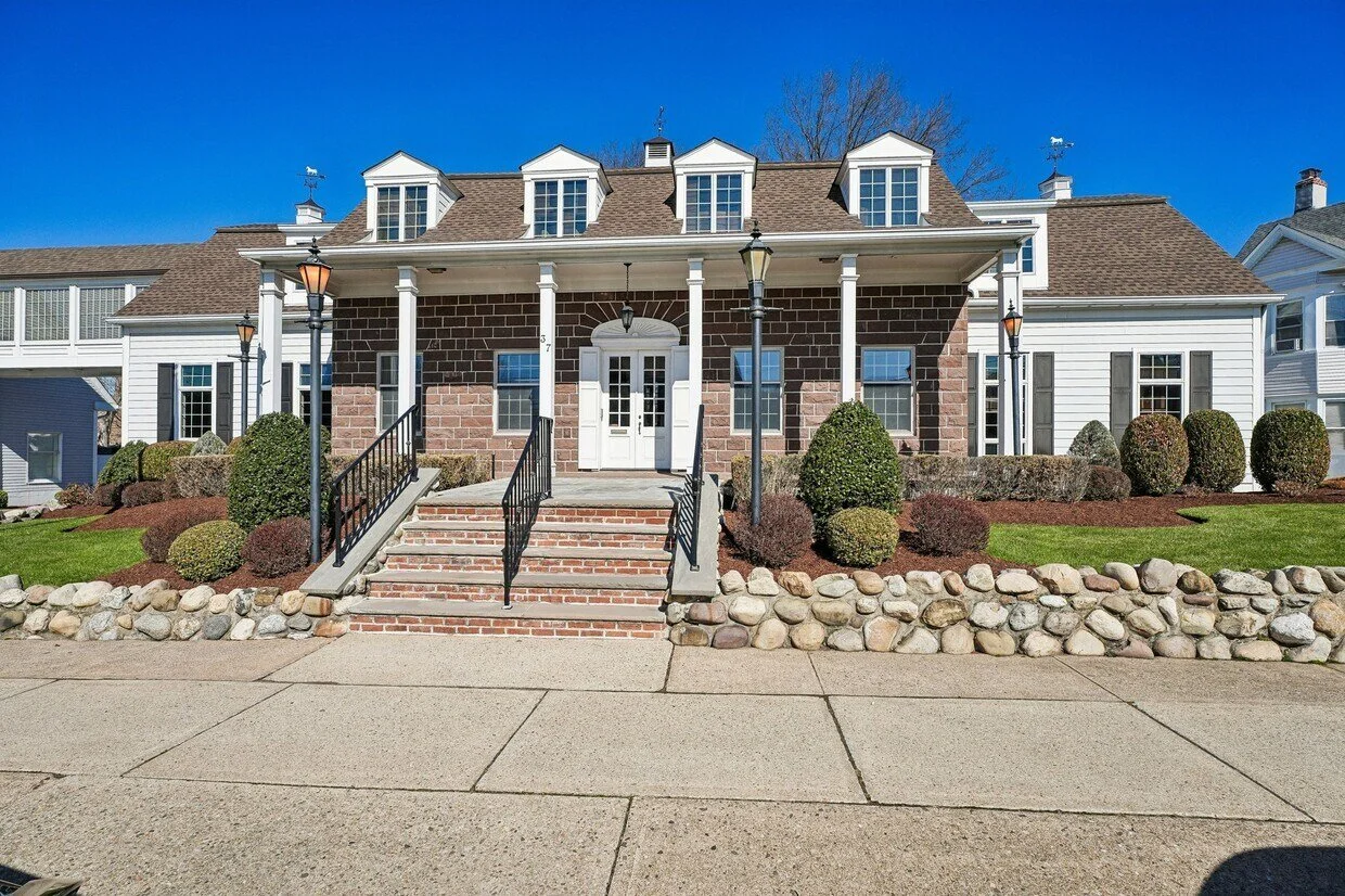 37 Park Ave., Lyndhurst, NJ