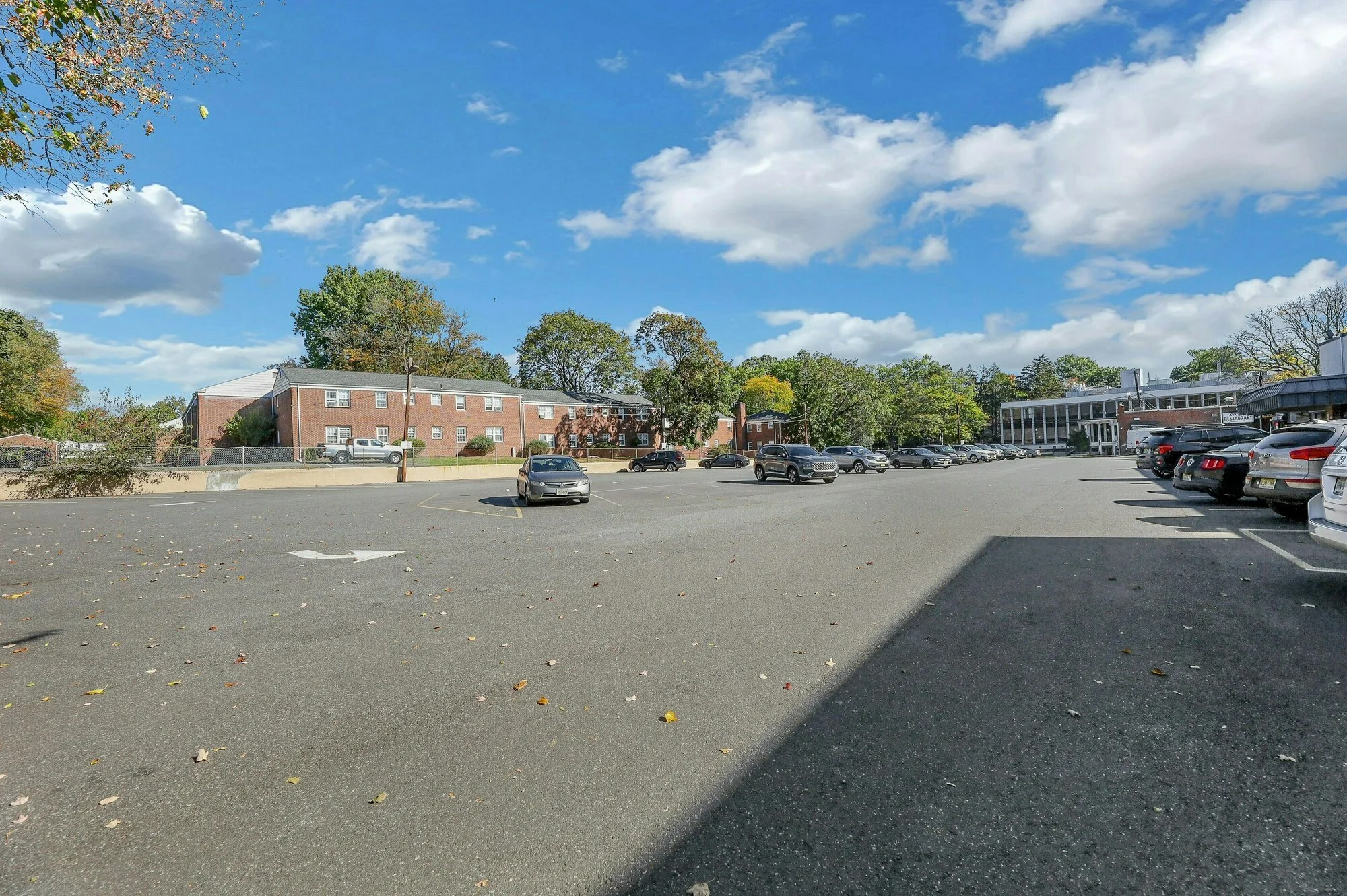 406_E_Madison_Ave_Dumont_Ample_Parking.jpg
