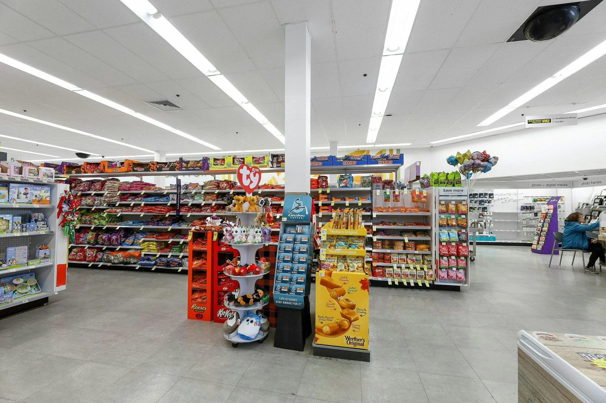 406_E_Madison_Ave_Dumont_Indoor_2.jpg