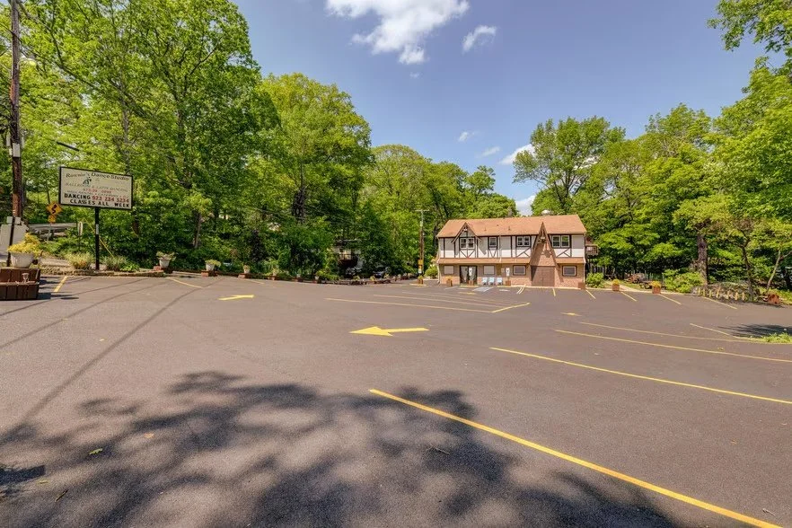393 Maxim Dr, Hopatcong, NJ