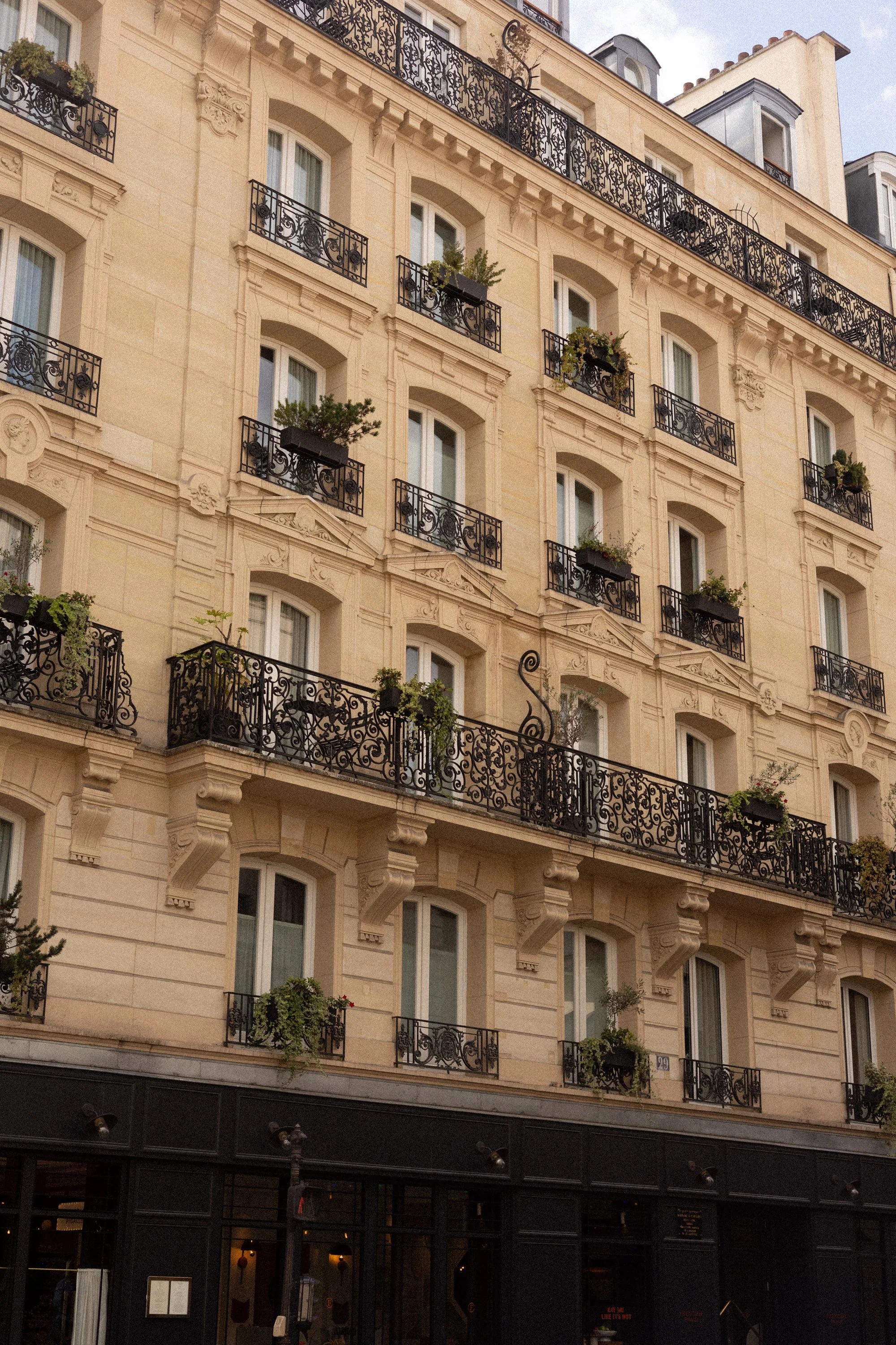 Grand Pigalle Hotel_ Evoking Trends, Sustainability, and Parisian Elegance-07.jpg