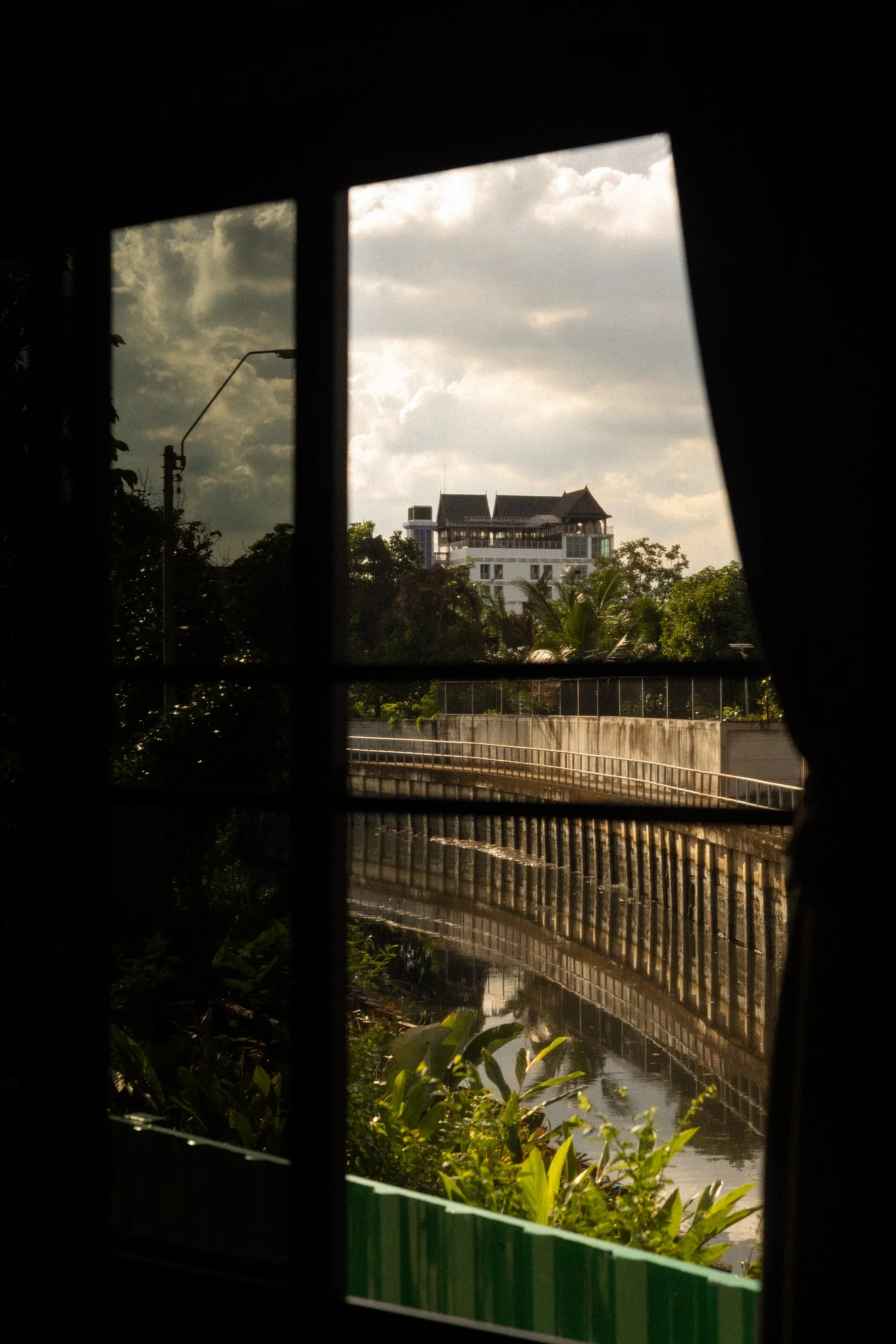 Panchalie Sathirasas_ In the Quiet World of a Bangkok Ceramic Artist-099.jpg