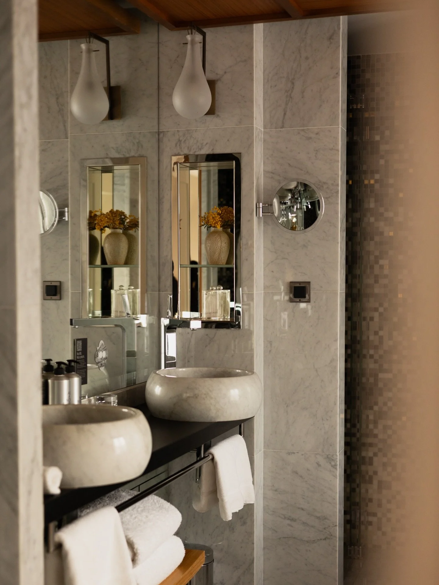 Our latest article on L&rsquo;escale Voyage 

H&ocirc;tel Montalembert, Paris.

It&rsquo;s been there since 1926, and this year it turns 100. People call it the first boutique hotel in Paris, but inside it doesn&rsquo;t really feel like a &ldquo;labe