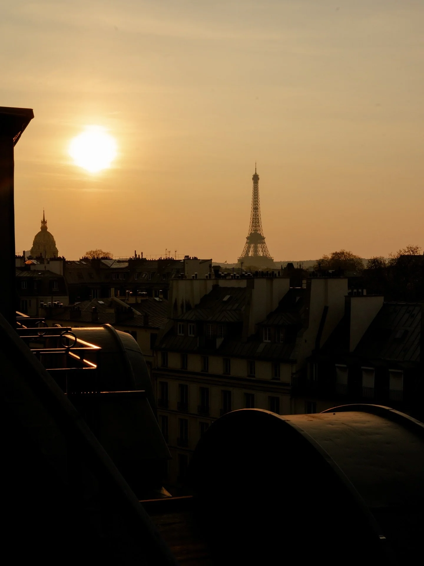 Sundays should look like this&hellip;with a good read on the side.

Head over to our website to discover our latest article on waking up to stunning views over Paris (link in bio)

#parishotels #sundays #travel #paristravelguide #boutiquehotel