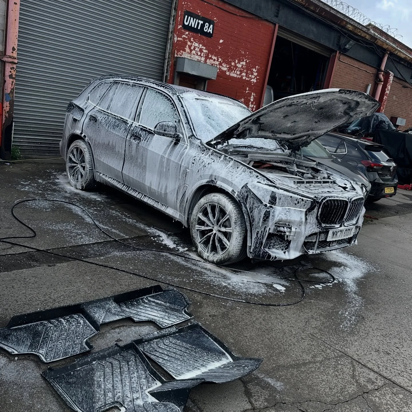 💎Professional Studio Lukas Car Detailing - BMW X5

- exterior detail
- decontamination, tar remover , clay bar 
- water spot remover 
- engine bay
- 2 stage paint correction on the bonnet (the rest were 1 stage)
- 3y ceramic coating 
- glass ceramic