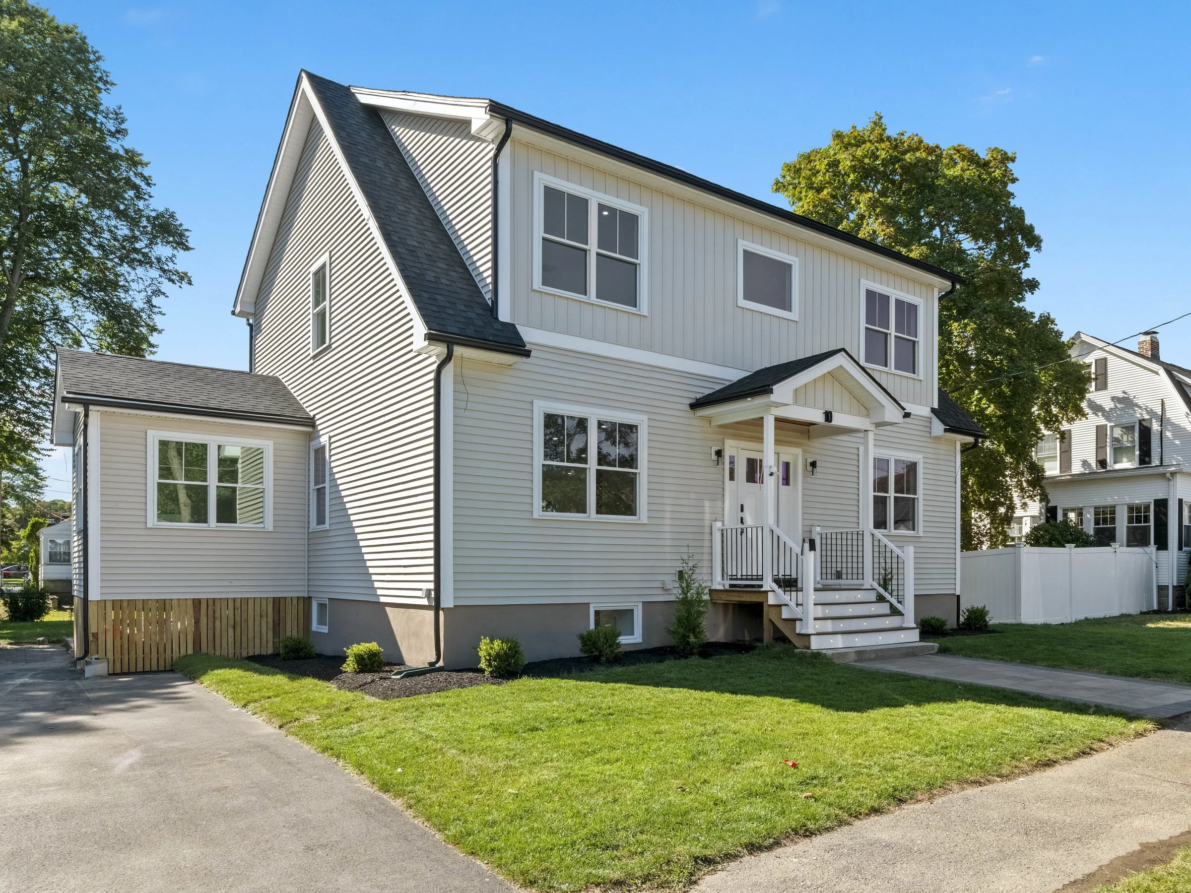 10 Ames St
