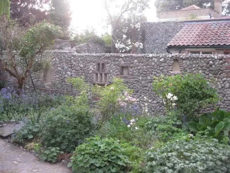 Cobble wall with niches for candles