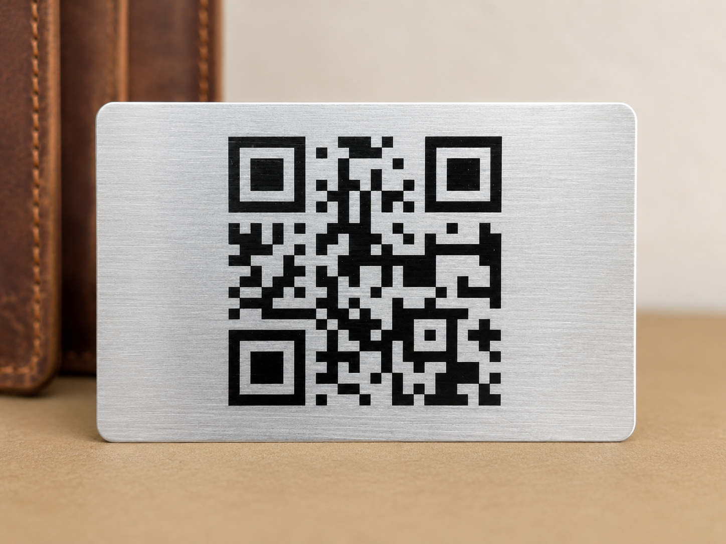 Edelstahl Visitenkarte mit schwarzem graviertem QR Code