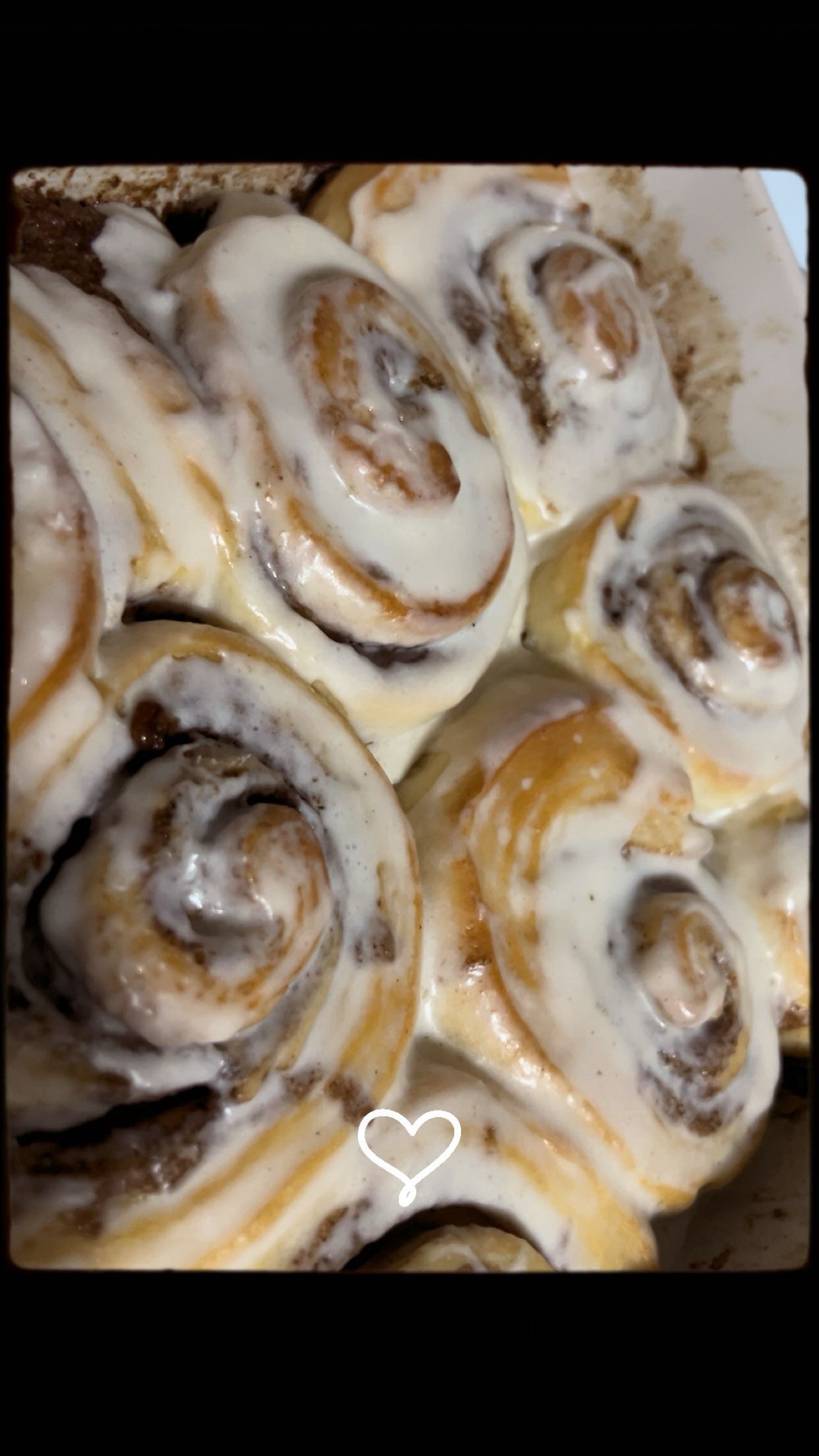 Cinnamon Roll w/ Vanilla Bean Icing