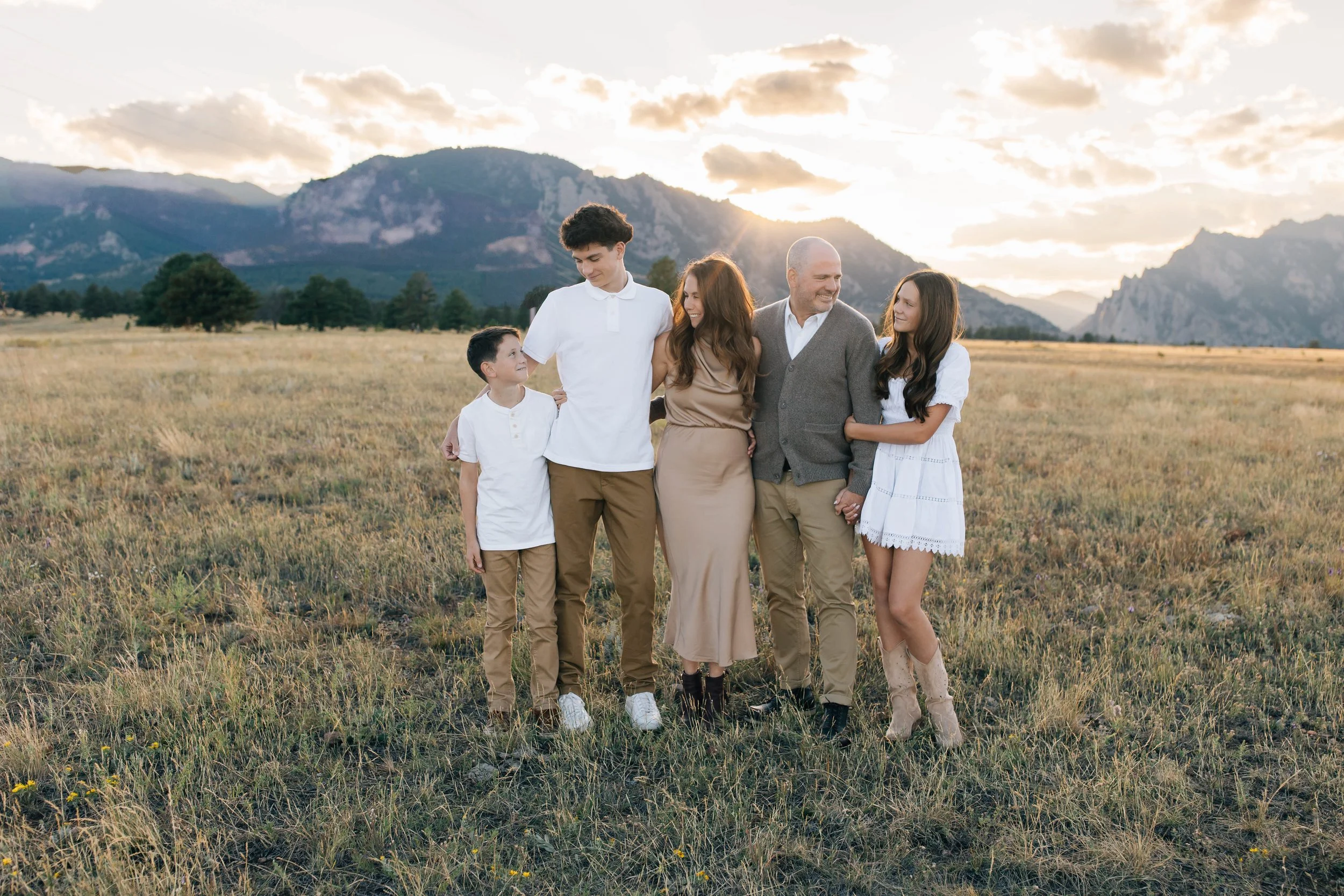 What to Wear for Your Family Photo Session (Without Overthinking It)