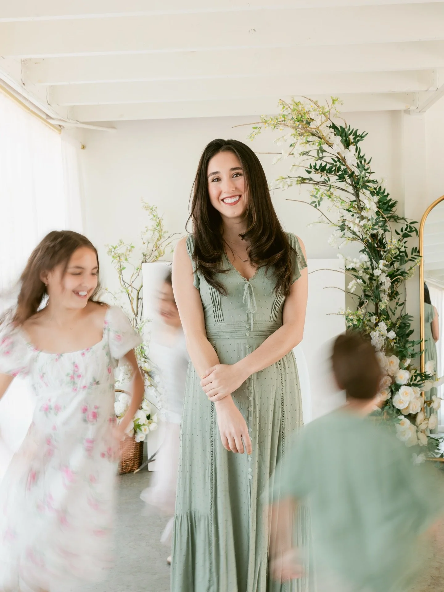 Hey there, I&rsquo;m Juliana 🤍I realized I&rsquo;ve never really done a proper intro! So hi, I&rsquo;m really glad you&rsquo;re here!

I&rsquo;m the face behind Juliana Rose Photos, a wife, a mom of three, a part-time NICU nurse, someone who loves S