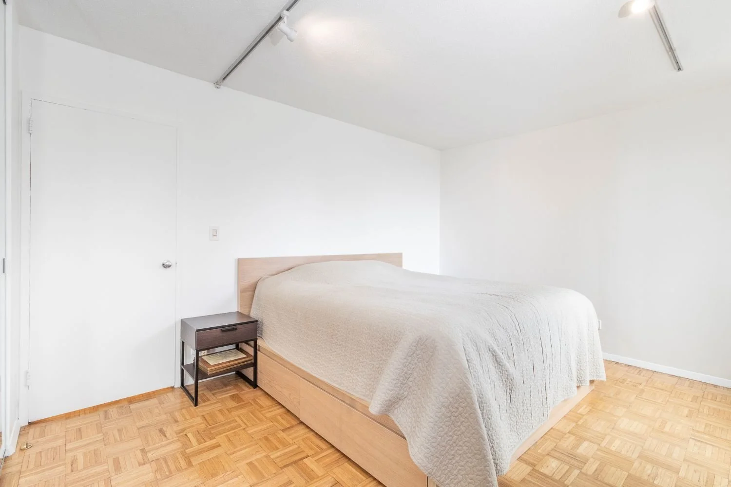 7 - Bedroom.jpg