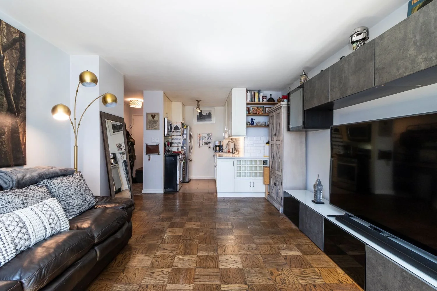 3 - Living Room.jpg
