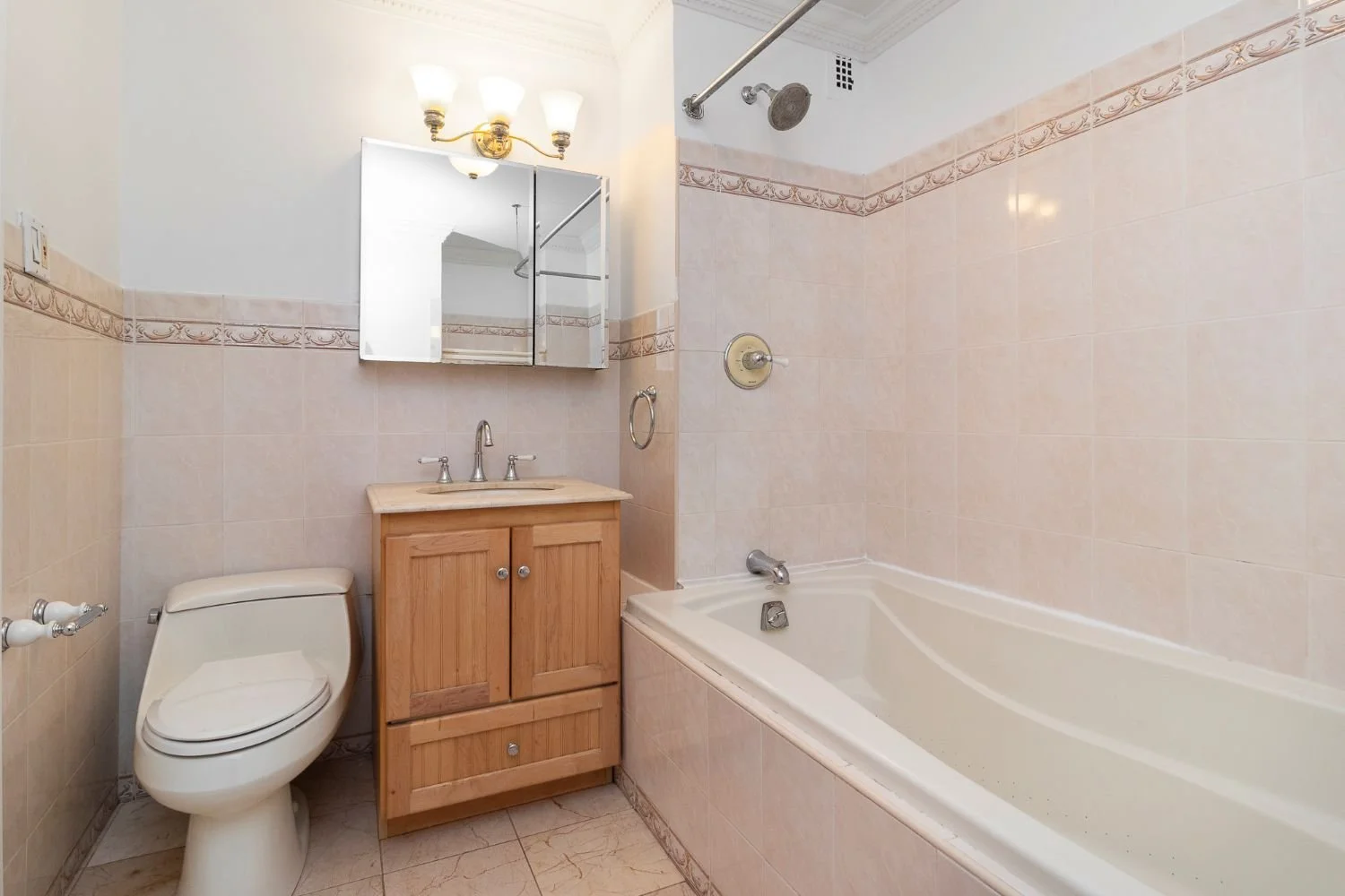 7 - Master Bath.jpg