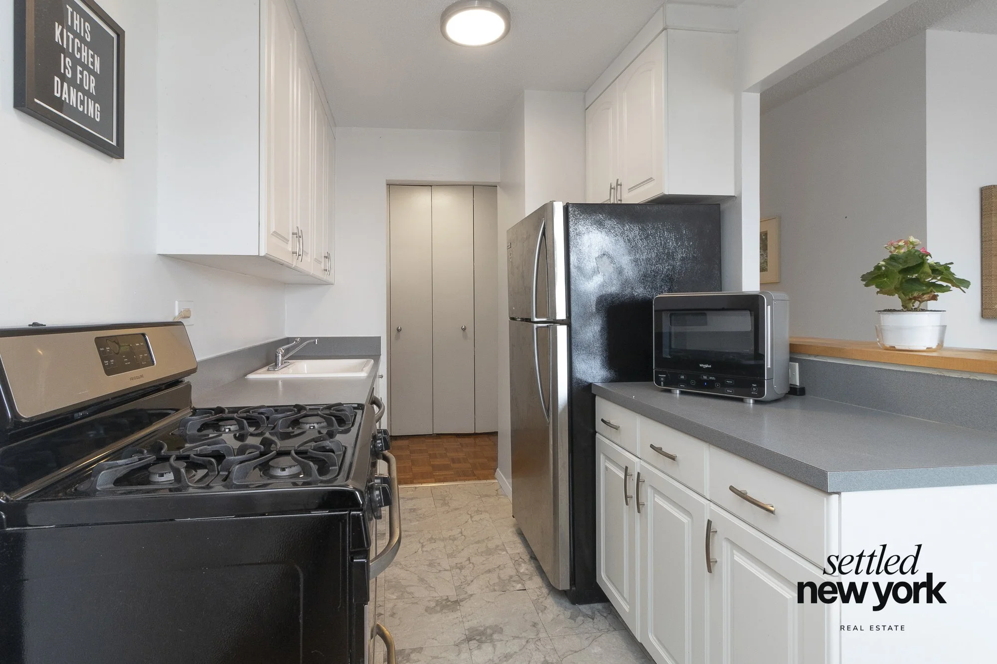 4 - Kitchen - Watermark.jpg