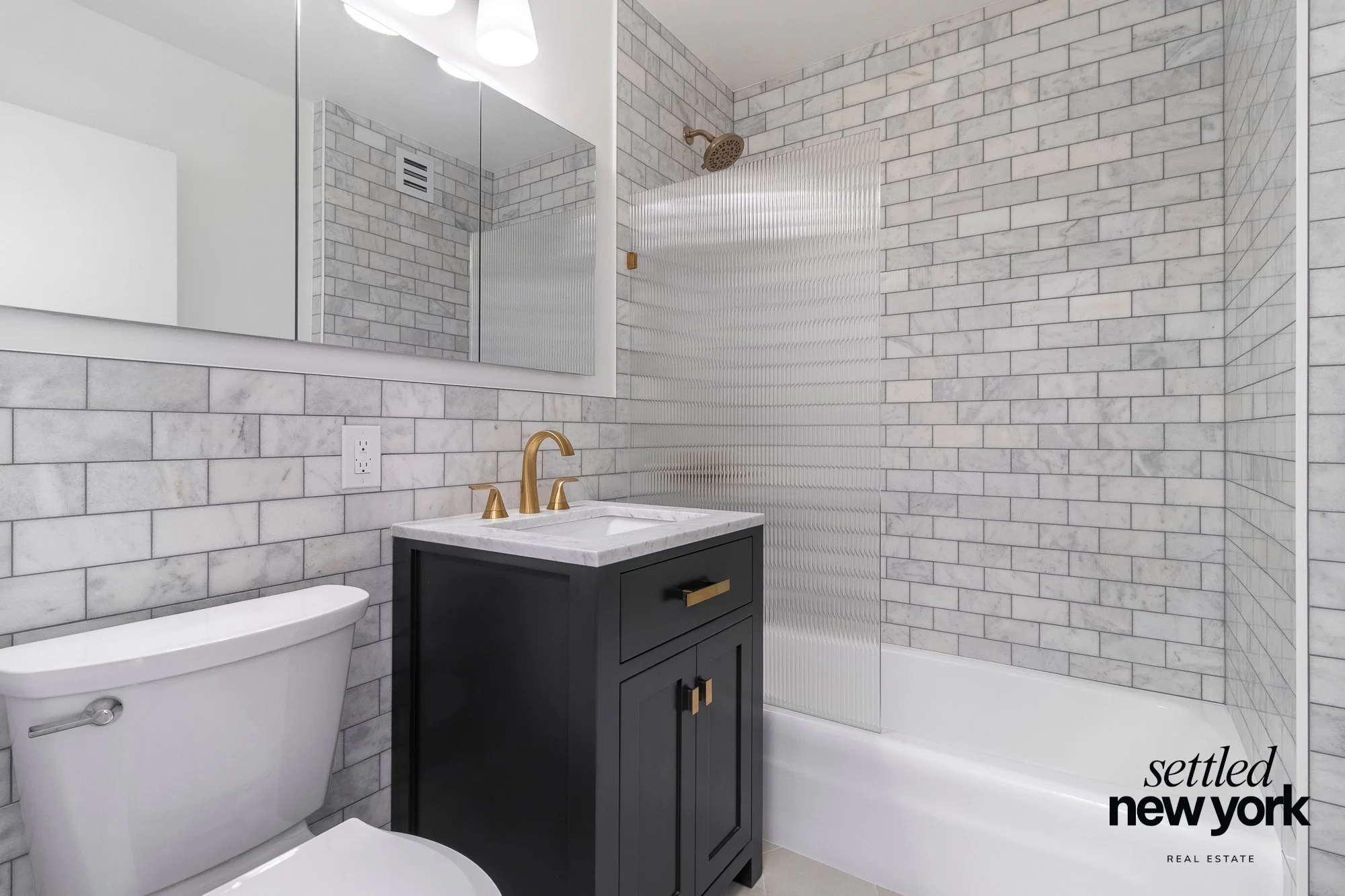4 - Bathroom.jpg