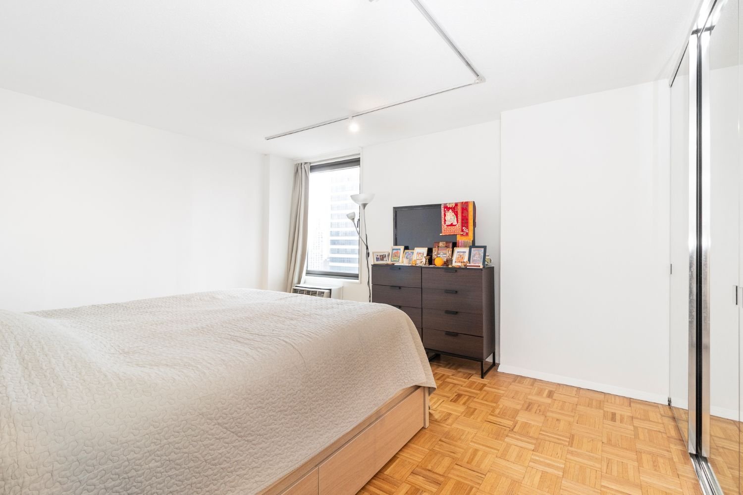 6 - Bedroom.jpg