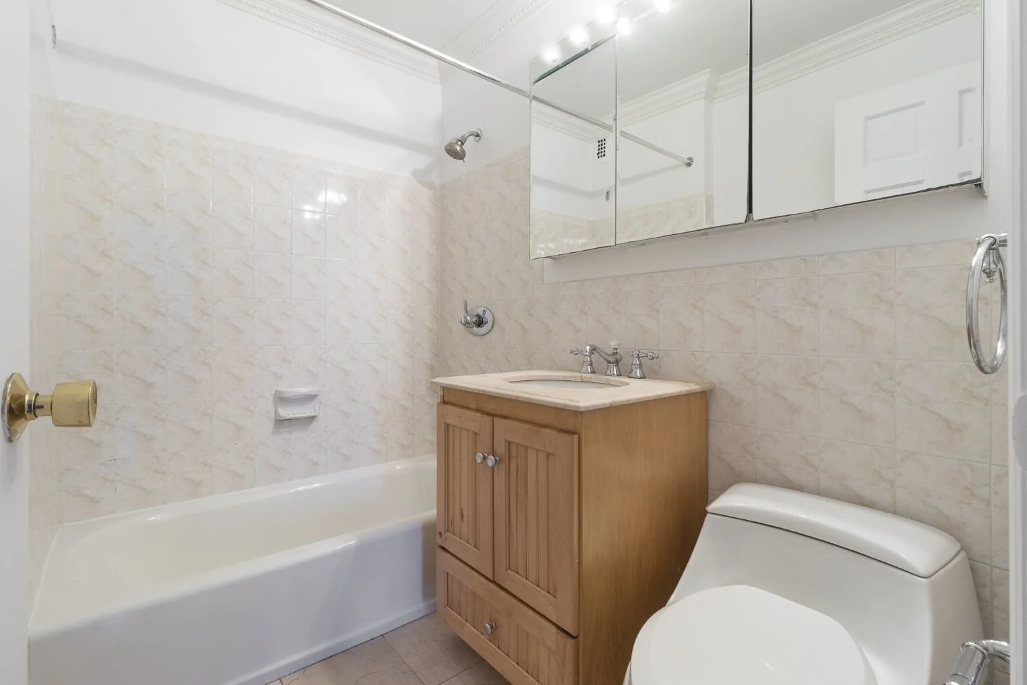 8 - Smaller Bath.jpg
