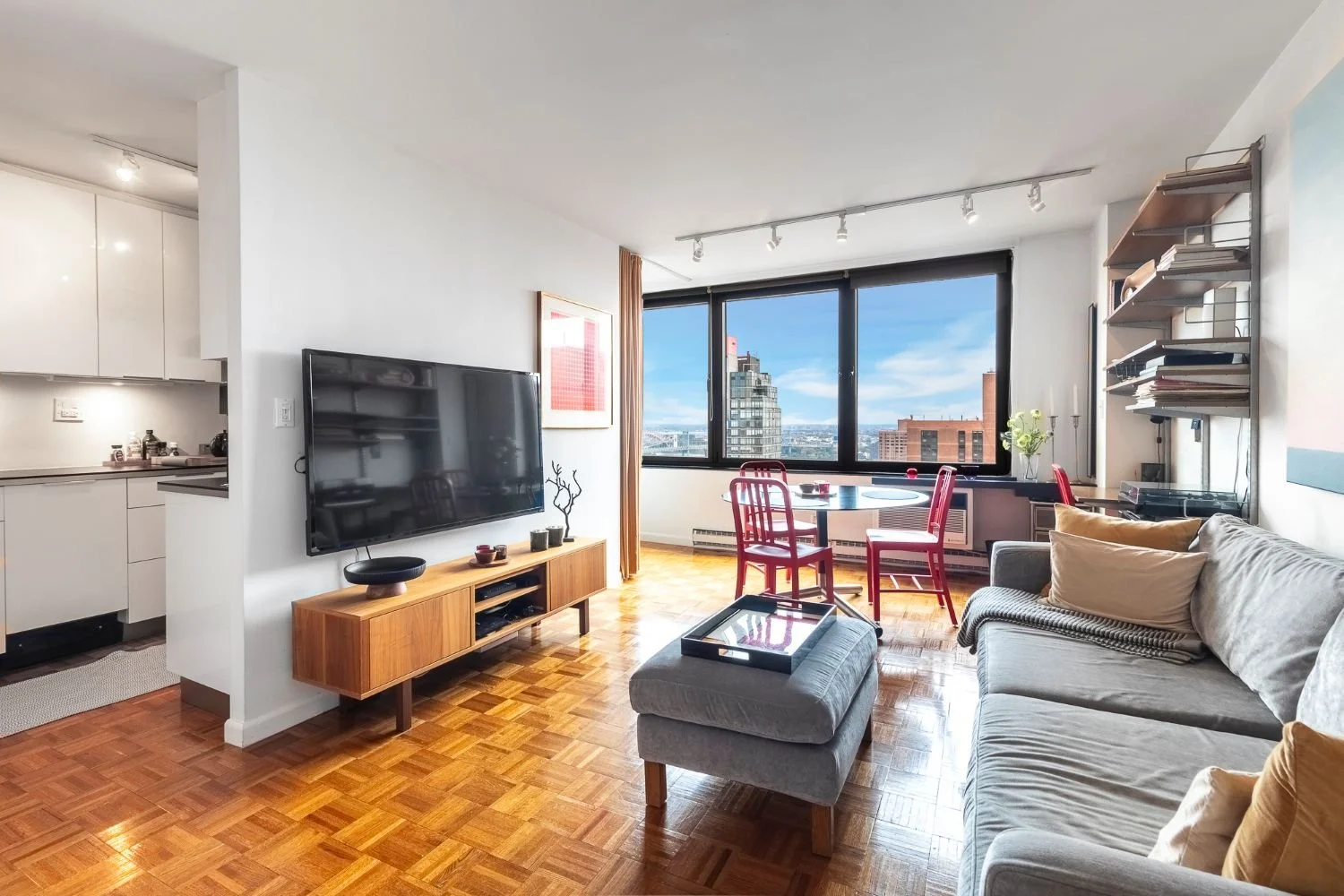 1 - Living Room (2).jpg