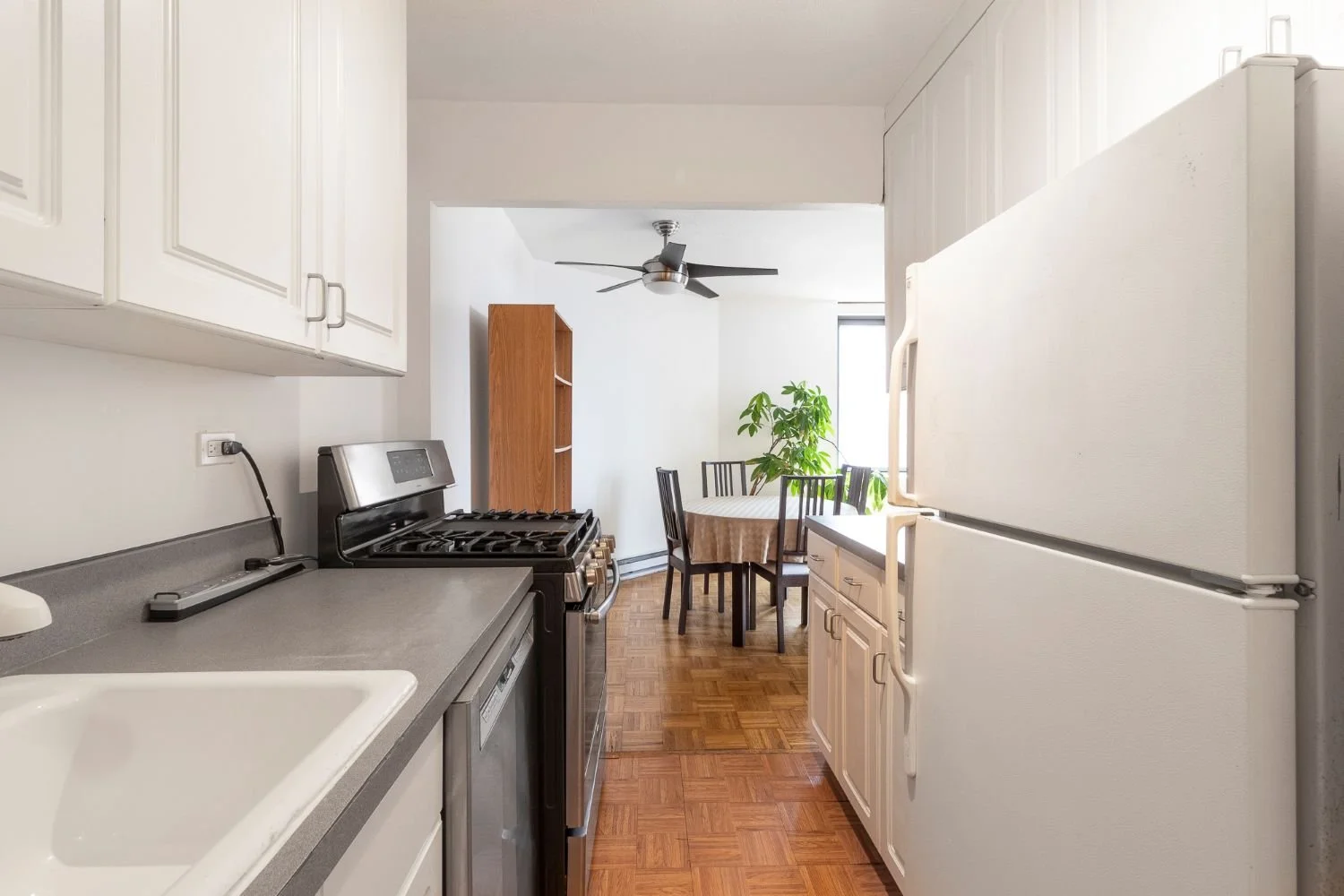 10 - Kitchen.jpg