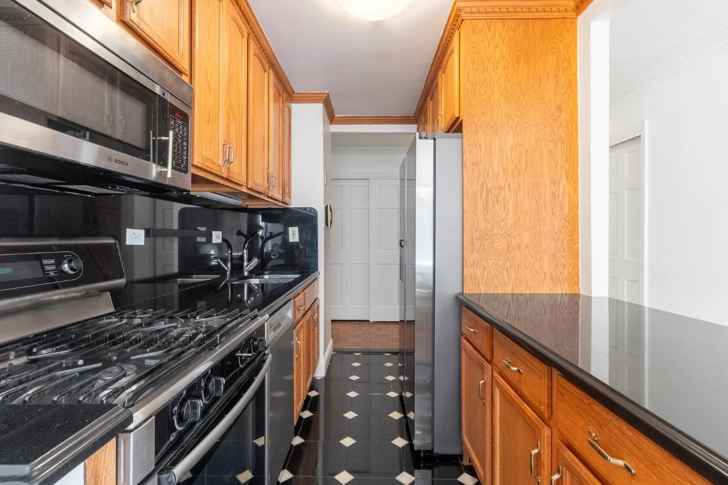 4 - Kitchen.jpg