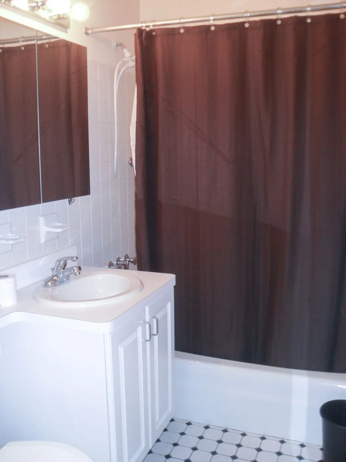 7 - Bathroom.jpg