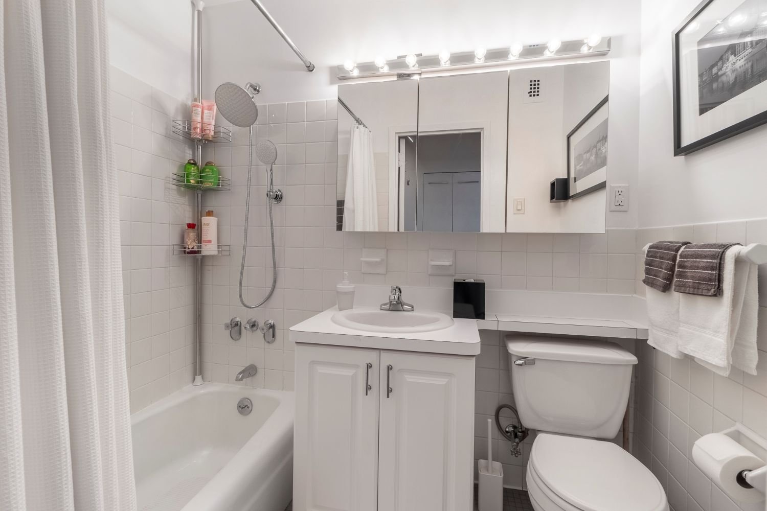 6 - Bathroom.jpg