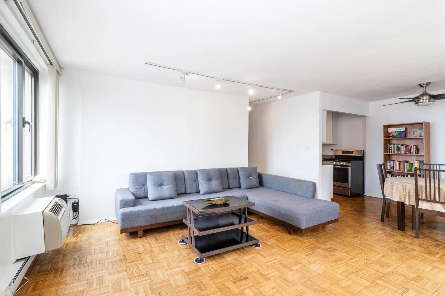 2 - Living Room.jpg