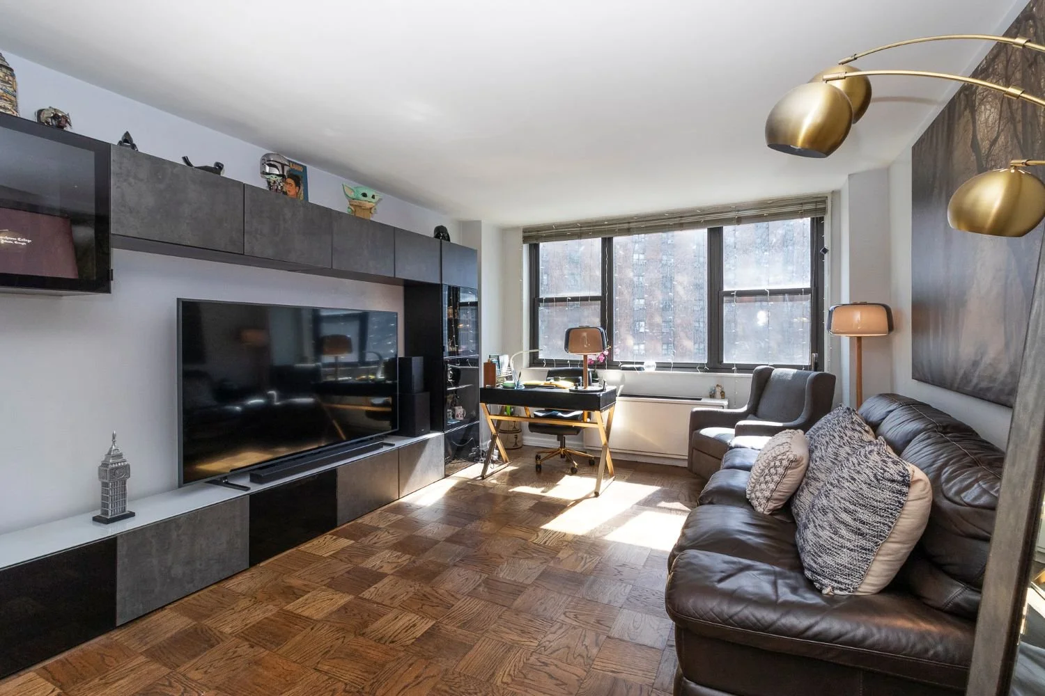 2 - Living Room.jpg