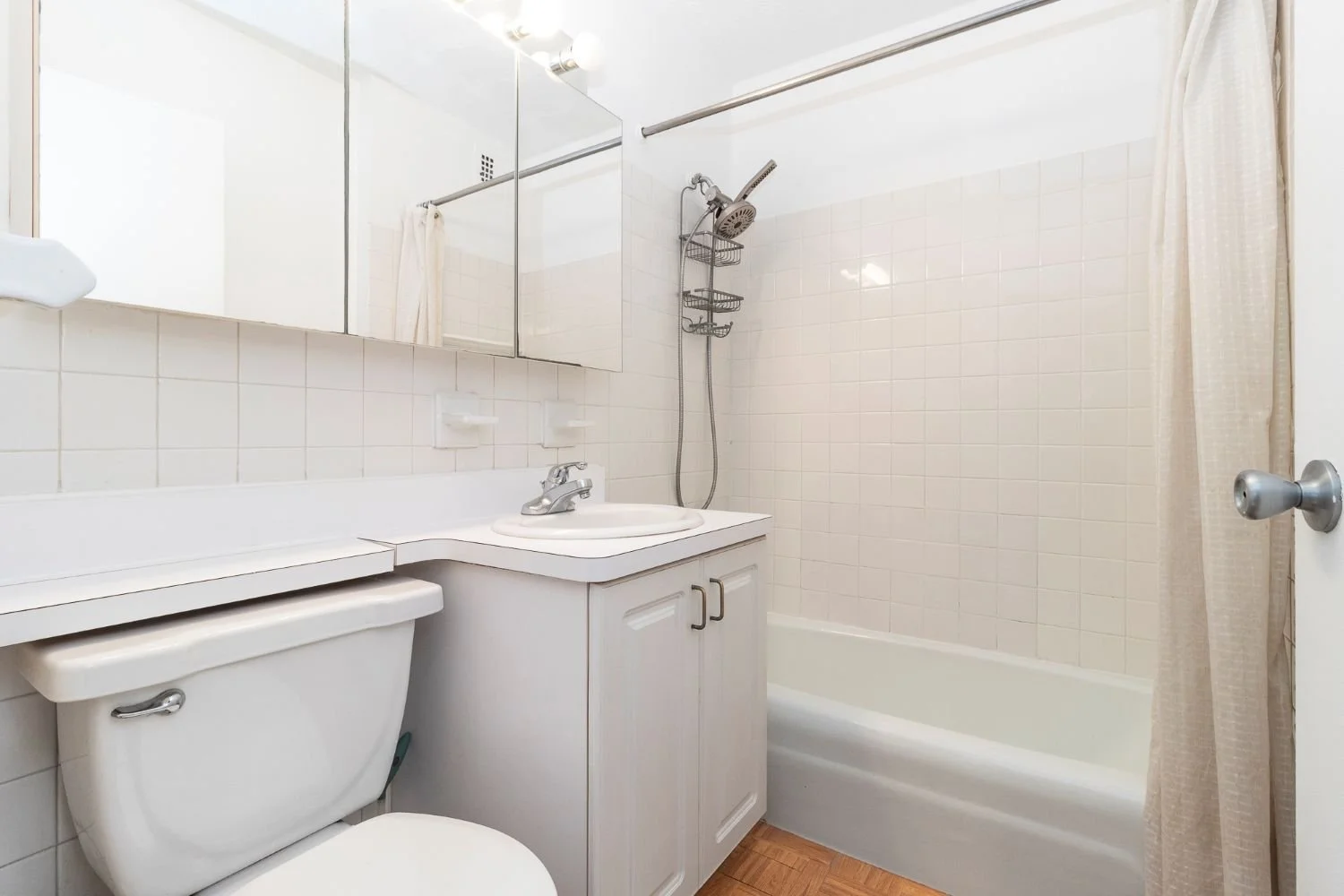 11 - Bathroom.jpg