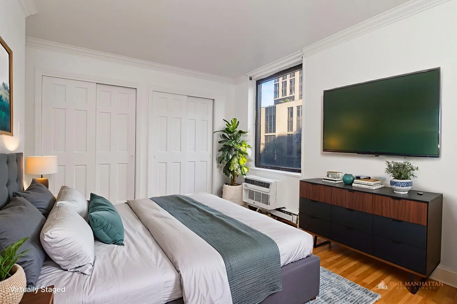6 - Smaller Bedroom.jpg