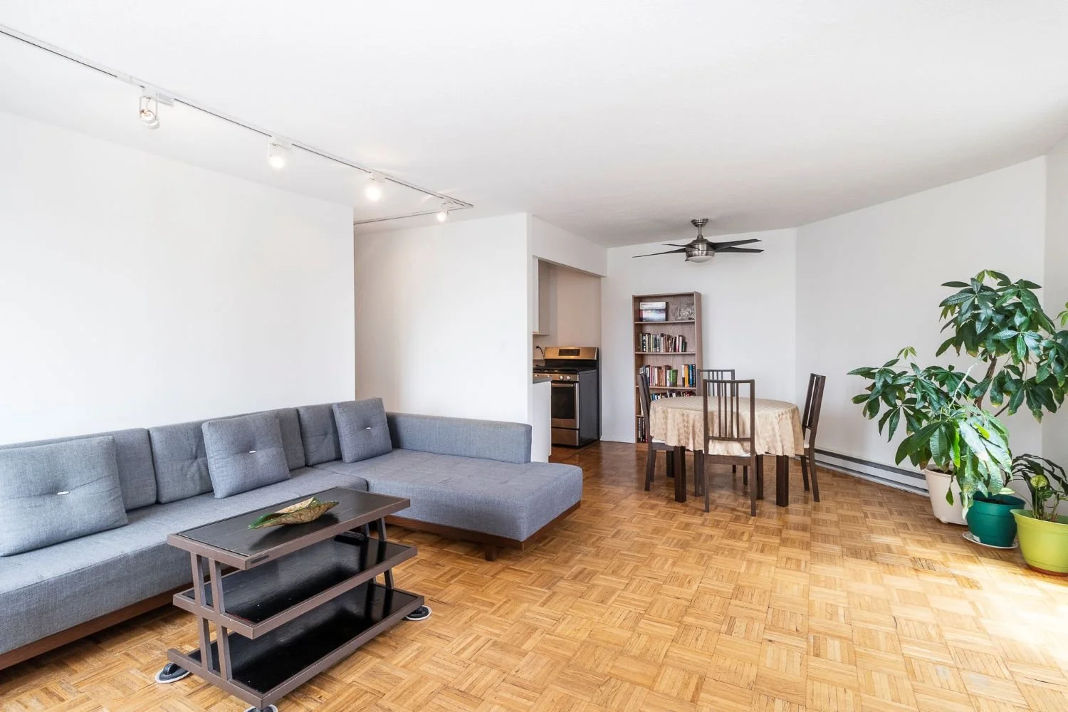 3 - Living Room.jpg