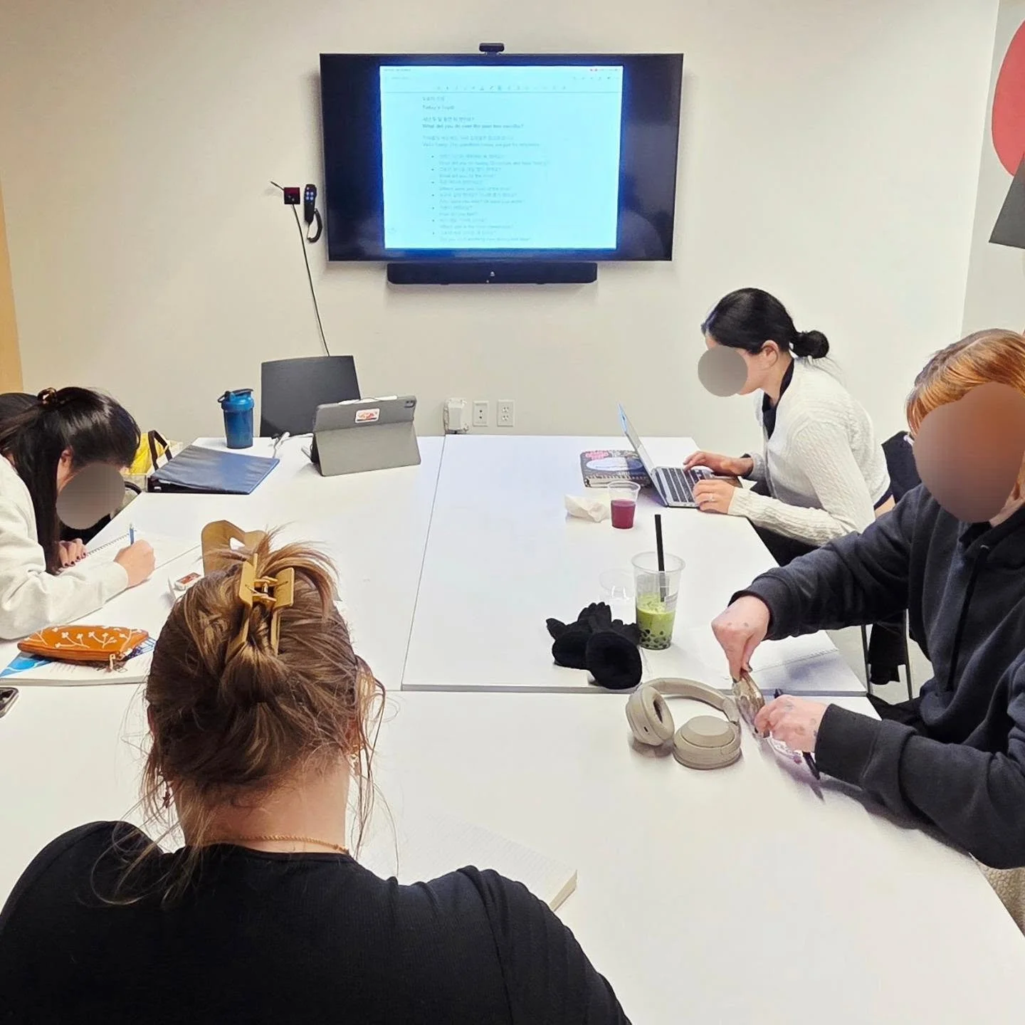 #Korean #SpeakingClub #Boston #CambridgeMA 
Our topic in the last lesson was our love stories 🥰❣️
We laughed a lot, asked real questions, and the conversation flowed naturally.

The atmosphere is warm, relaxed, and supportive &mdash;
but I don&rsquo