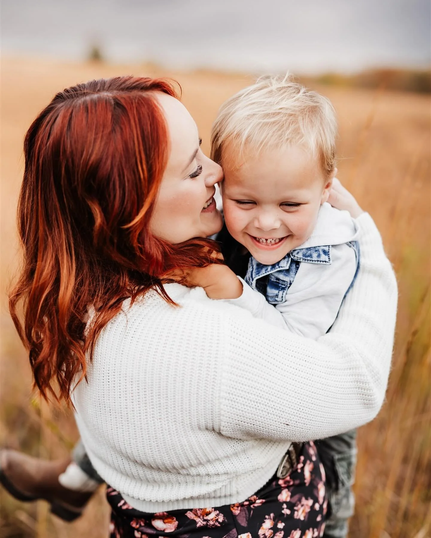 In LOVE with these photos 💛 a mommy &amp; me session always feeds the soul! 

#lakegenevaphotographer #mommyandmephotoshoot #wisconsinphotographer #madisonphotographer #milwaukeephotographer #janesvillephotographer #chicagophotographer