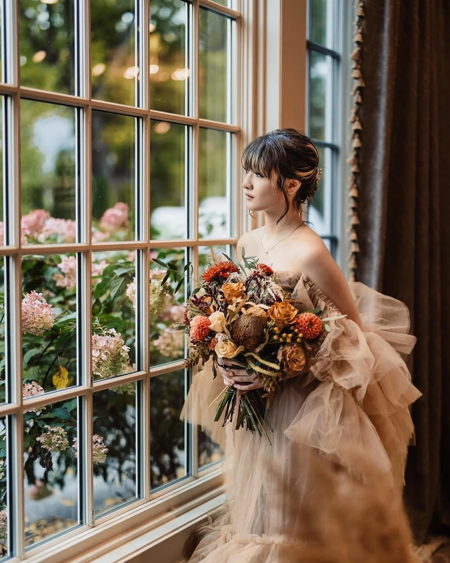 I am OBSESSED with these details!
I am booking weddings for 2023 and 2024, but dates are limited! hello@alyjeancreative.com to book!

#wisconsinengagementphotographer #wisconsinweddingphotographer #milwaukeeweddingphotographer #lakegeneva #lakegeneva