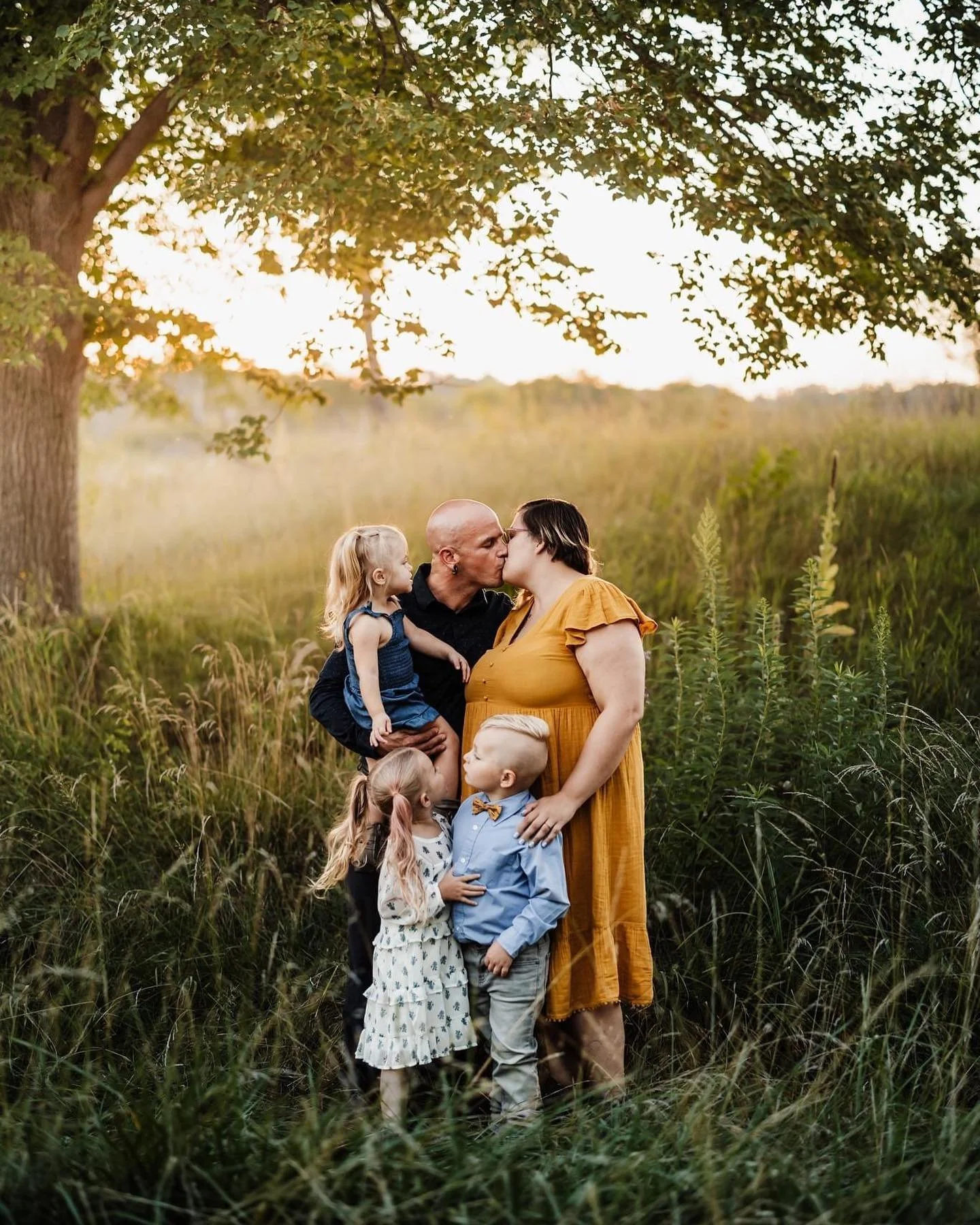 Reminiscing about this dreamy family session 💛

#familyphotographer #familyportraits #wisconsinphotographer #wisconsinfamilyphotographer #milwaukeephotographer #lakegeneva #lakegenevaphotographer #lakegenevawisconsin #lifestylephotographer