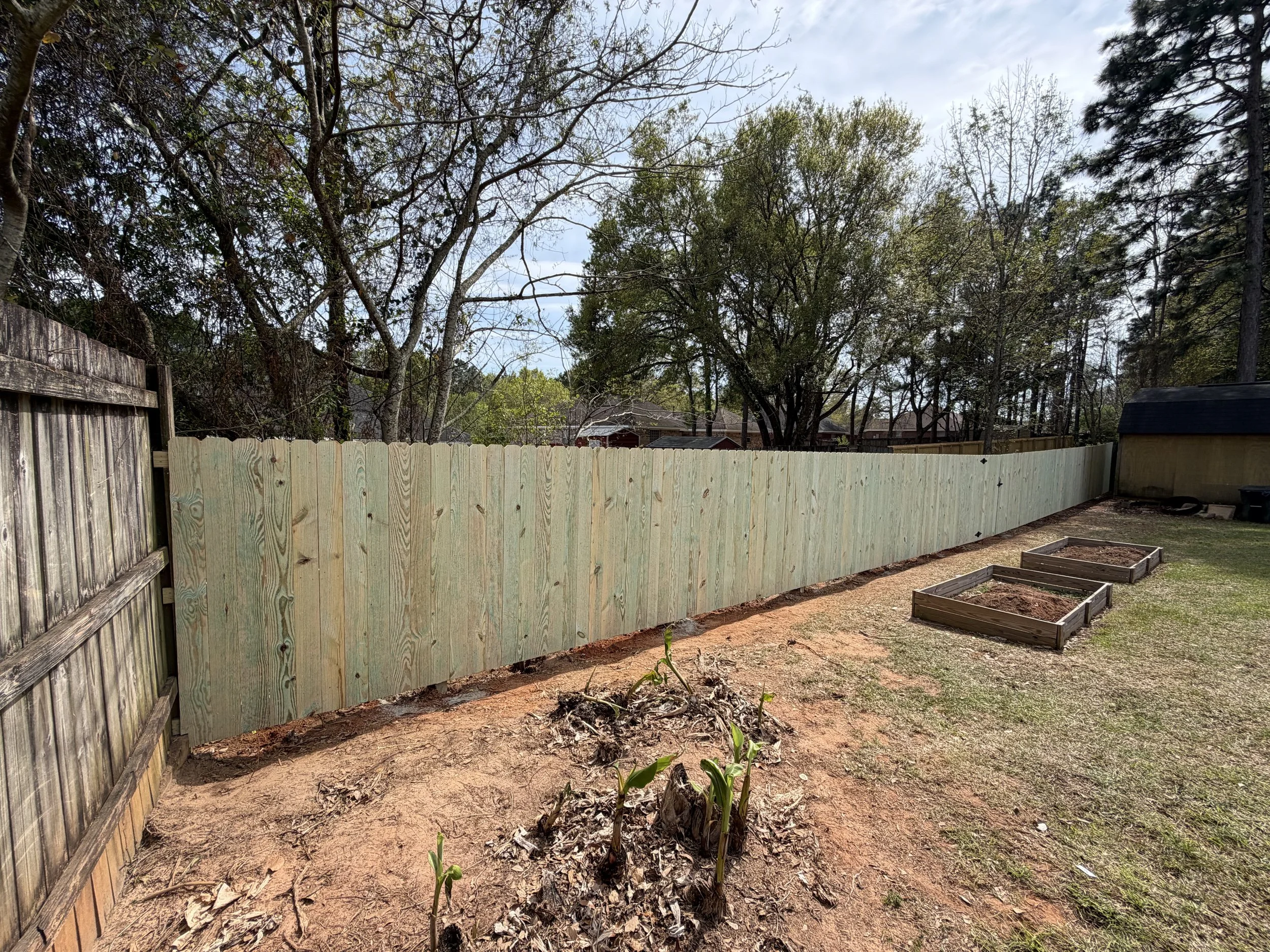 A newly installed fence by Noah's Hammer in Mobile Alabama.