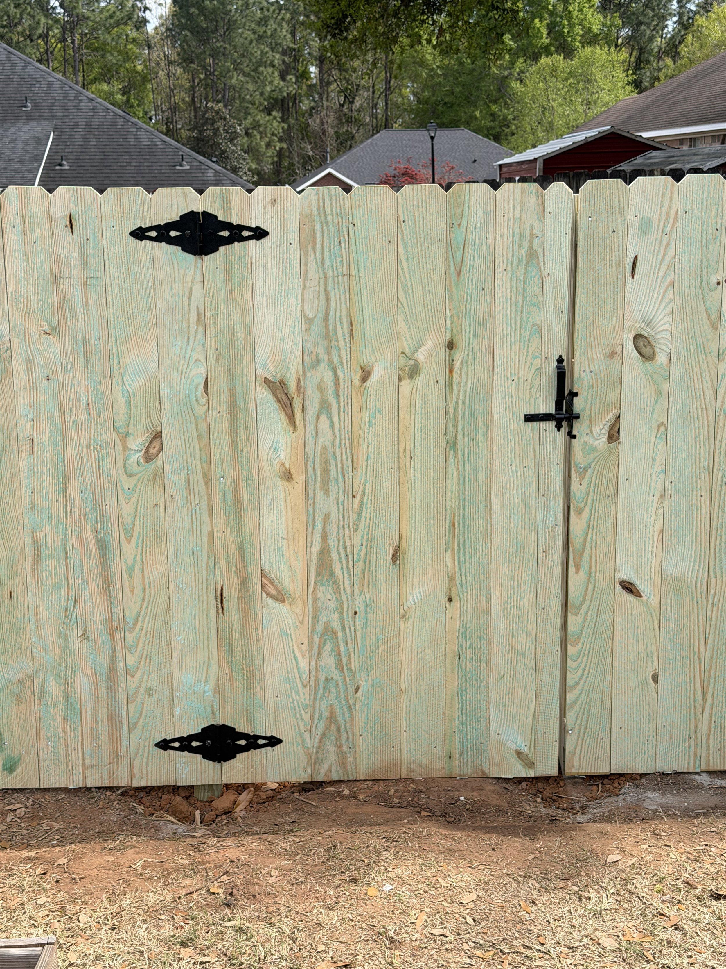 A newly installed fence by Noah's Hammer in Mobile Alabama.