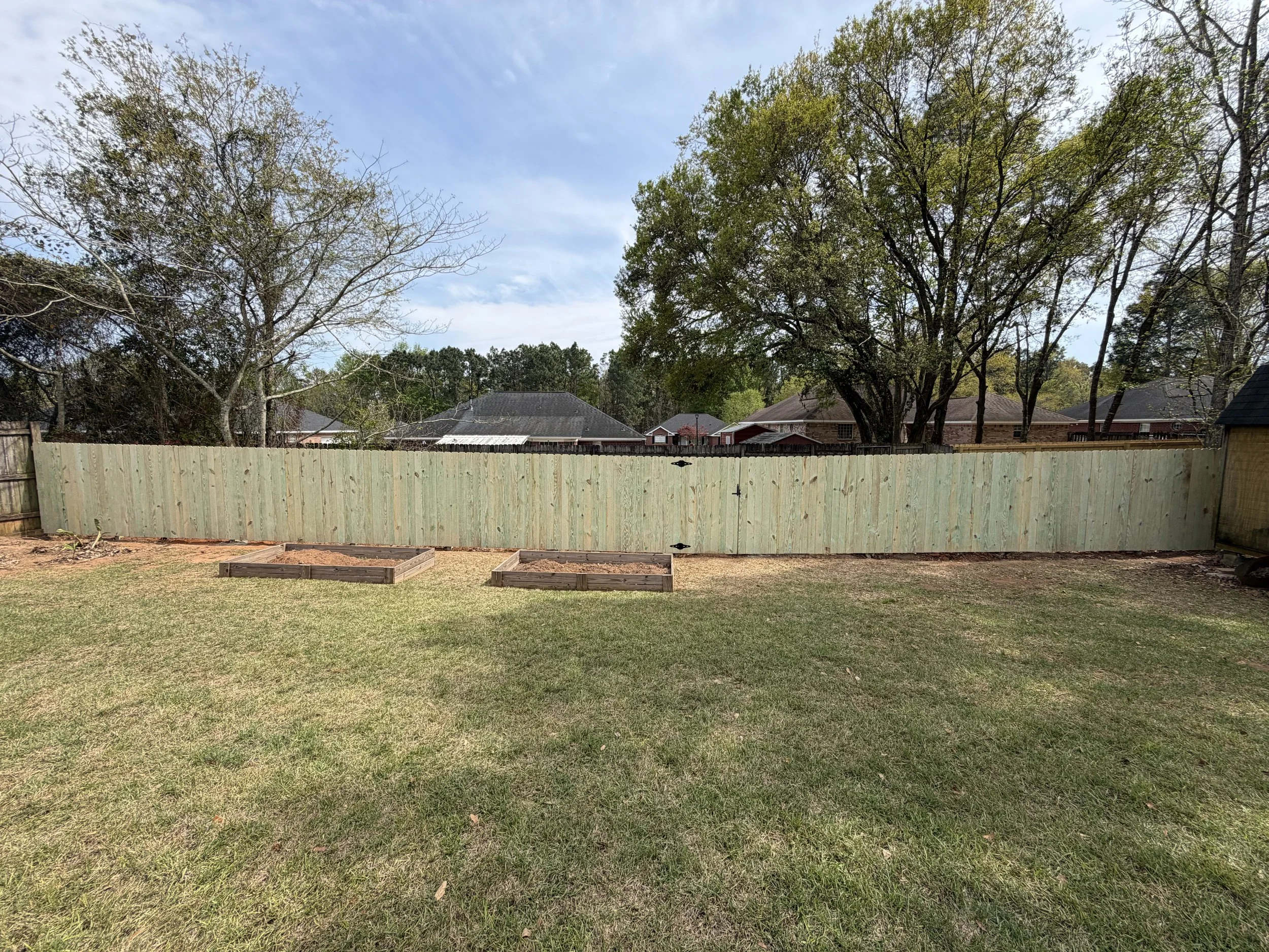 A newly installed fence by Noah's Hammer in Mobile Alabama.