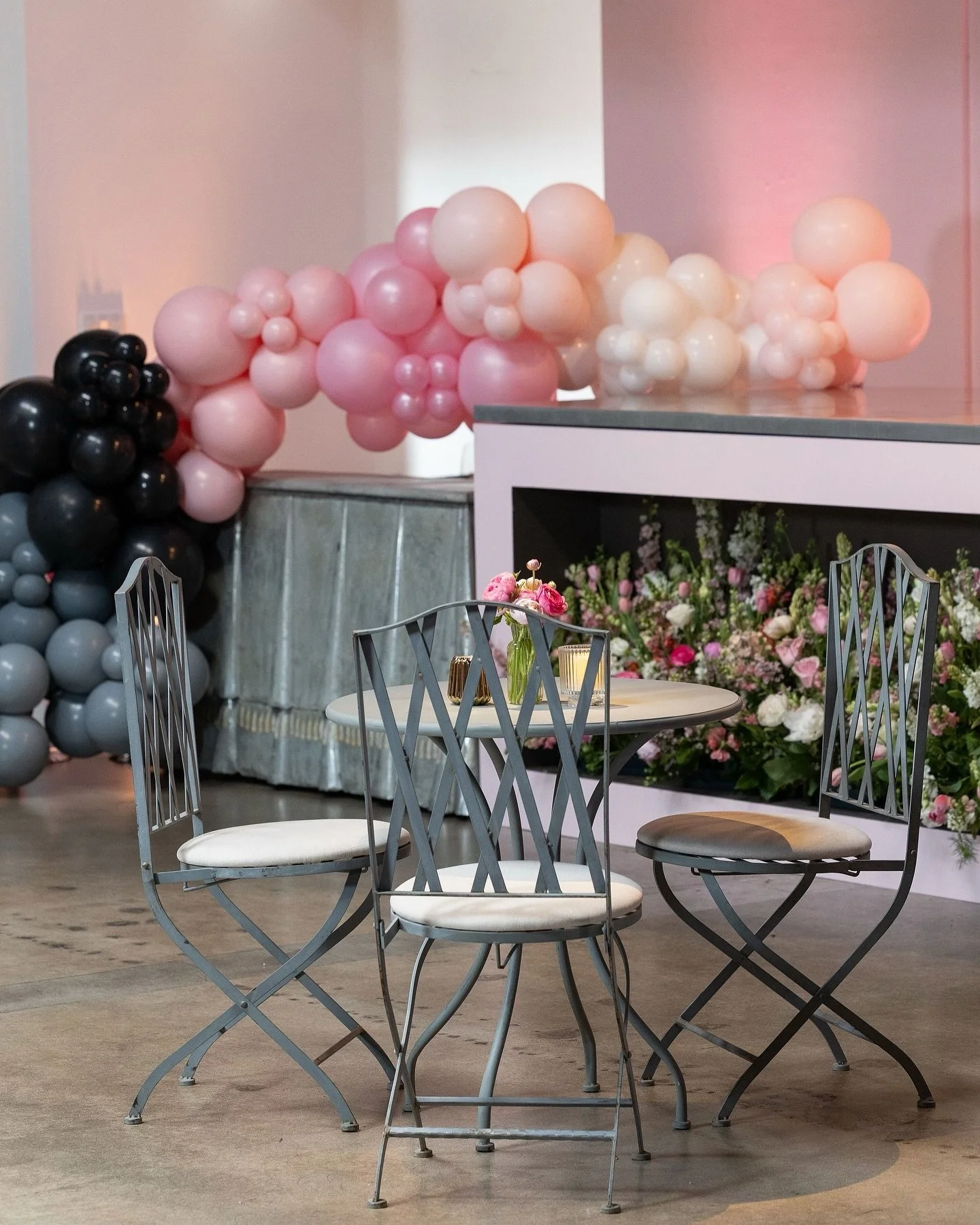 If you binged the first half of Emily in Paris and you need a little fix&hellip;. Et Voila! Every detail is perfect for this Ashley in Paris party. BRB&hellip; Booking flight to France now.🇫🇷

Mazel Tov, Ashley! 

Planners @bunnyflip @sugarozar 
Ph